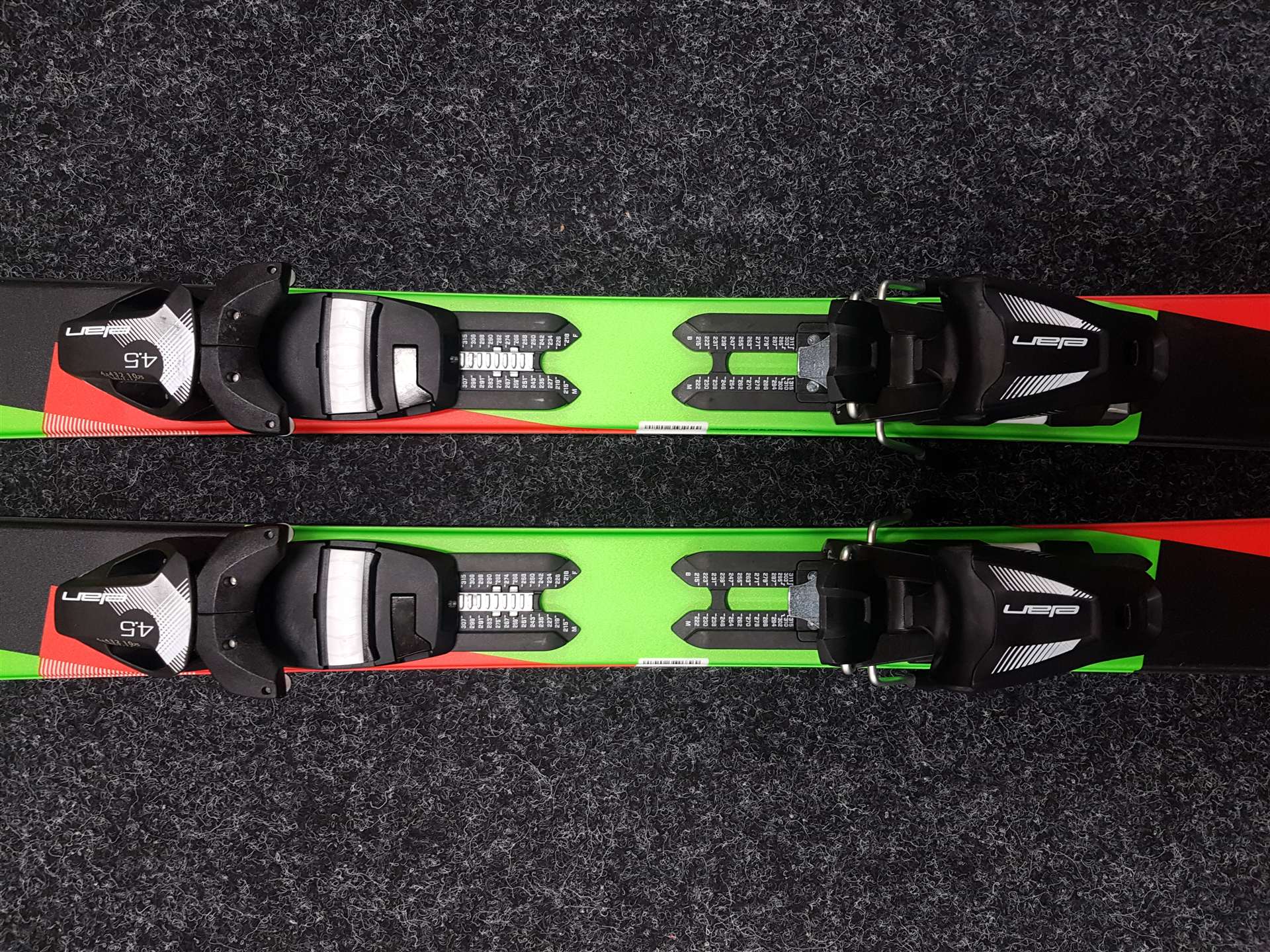 Použité detské lyže ELAN Formula S + viazanie Elan 4.5