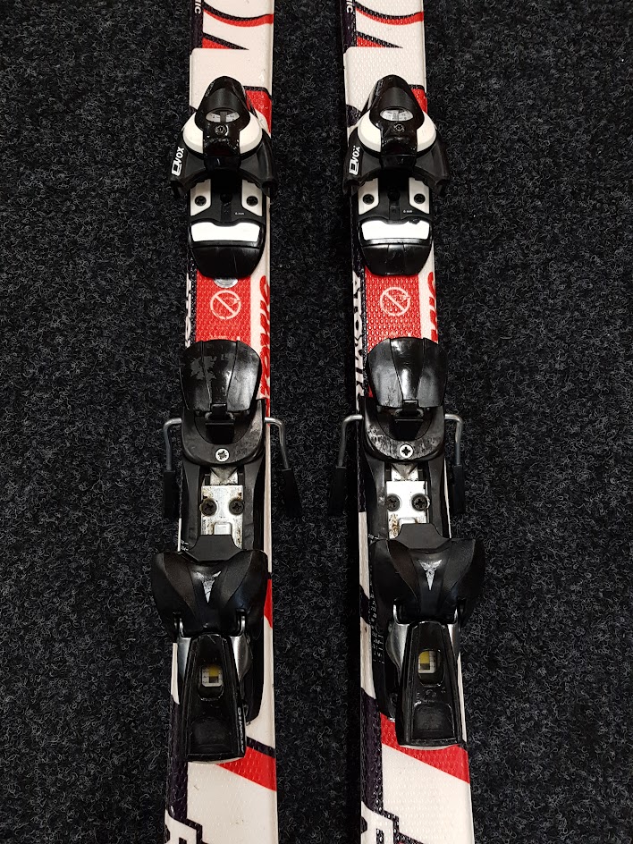 Gebrauchte ATOMIC Race 8 Ski + Atomic Ewox 7 Bindungen