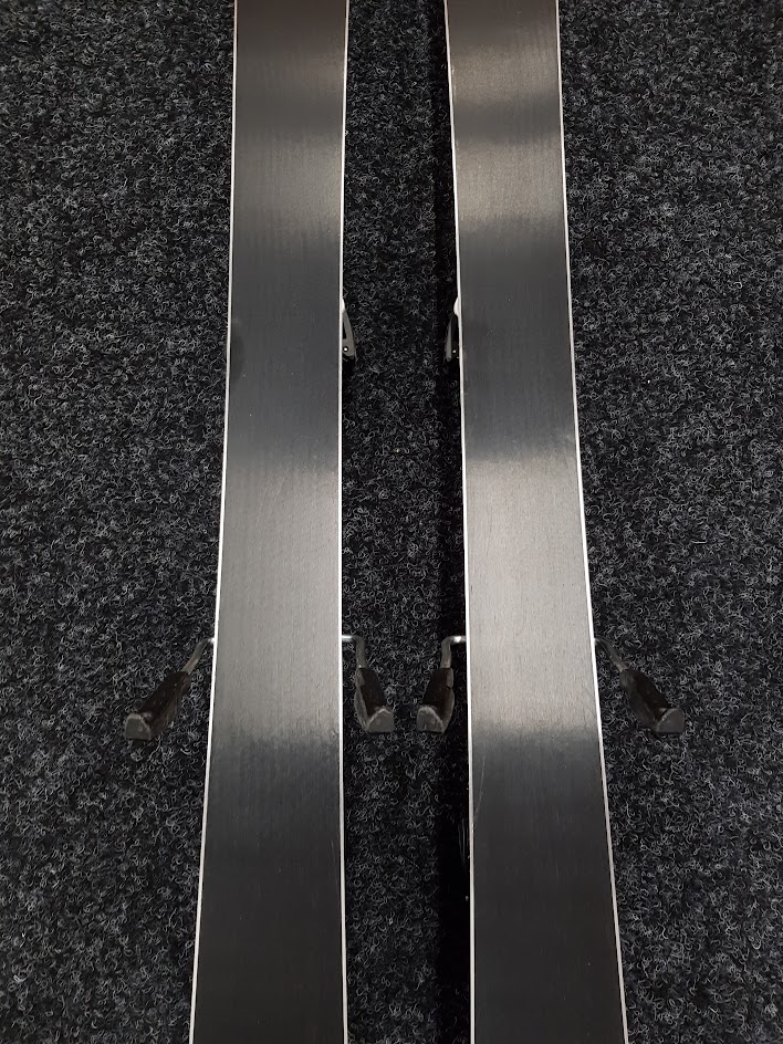 Gebrauchte ATOMIC Race 8 Ski + Atomic Ewox 7 Bindungen