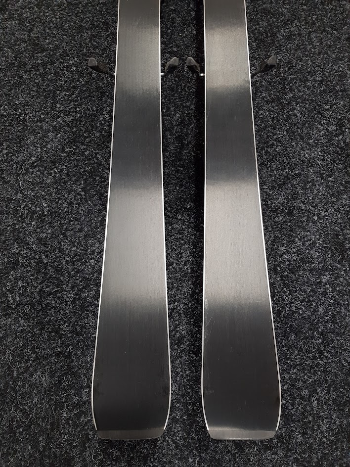 Gebrauchte ATOMIC Race 8 Ski + Atomic Ewox 7 Bindungen