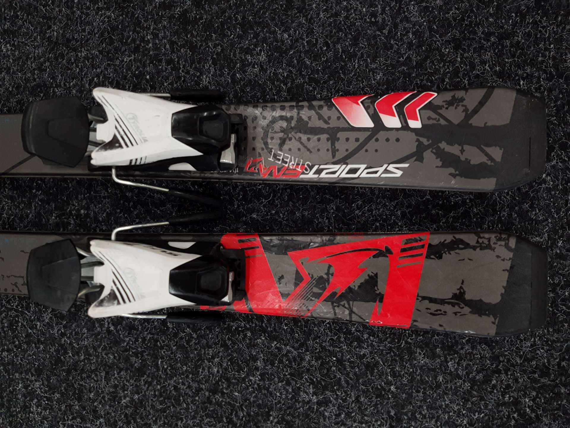 Gebrauchte Kinderskier SPORTEN Street + Tyrolia SLR 7.5 Bindungen