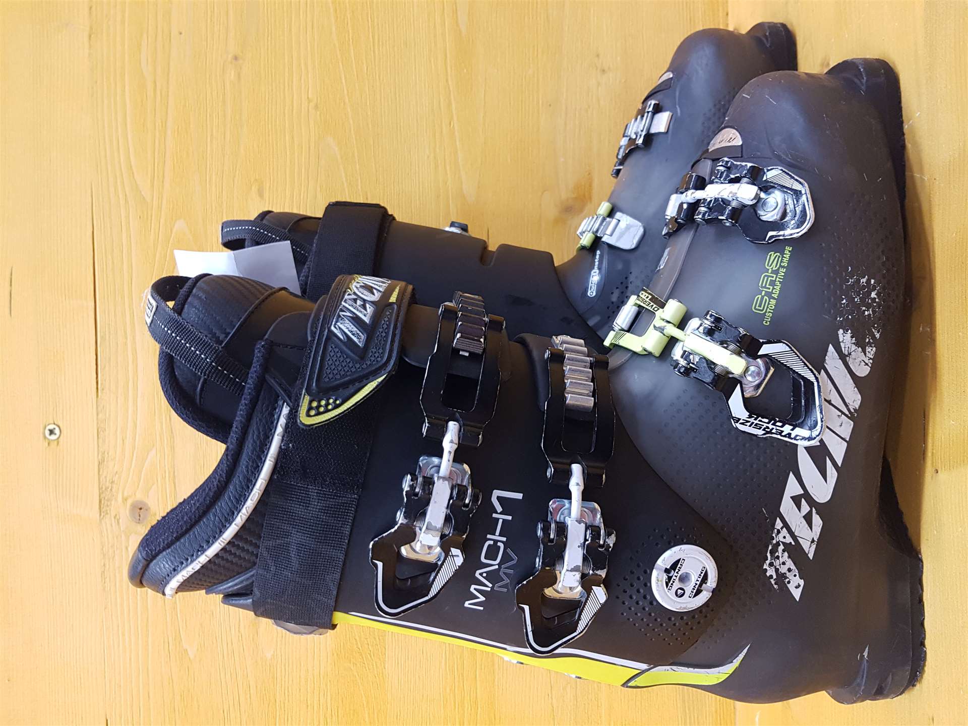 Używane buty narciarskie Tecnica Mach1 100 MV
