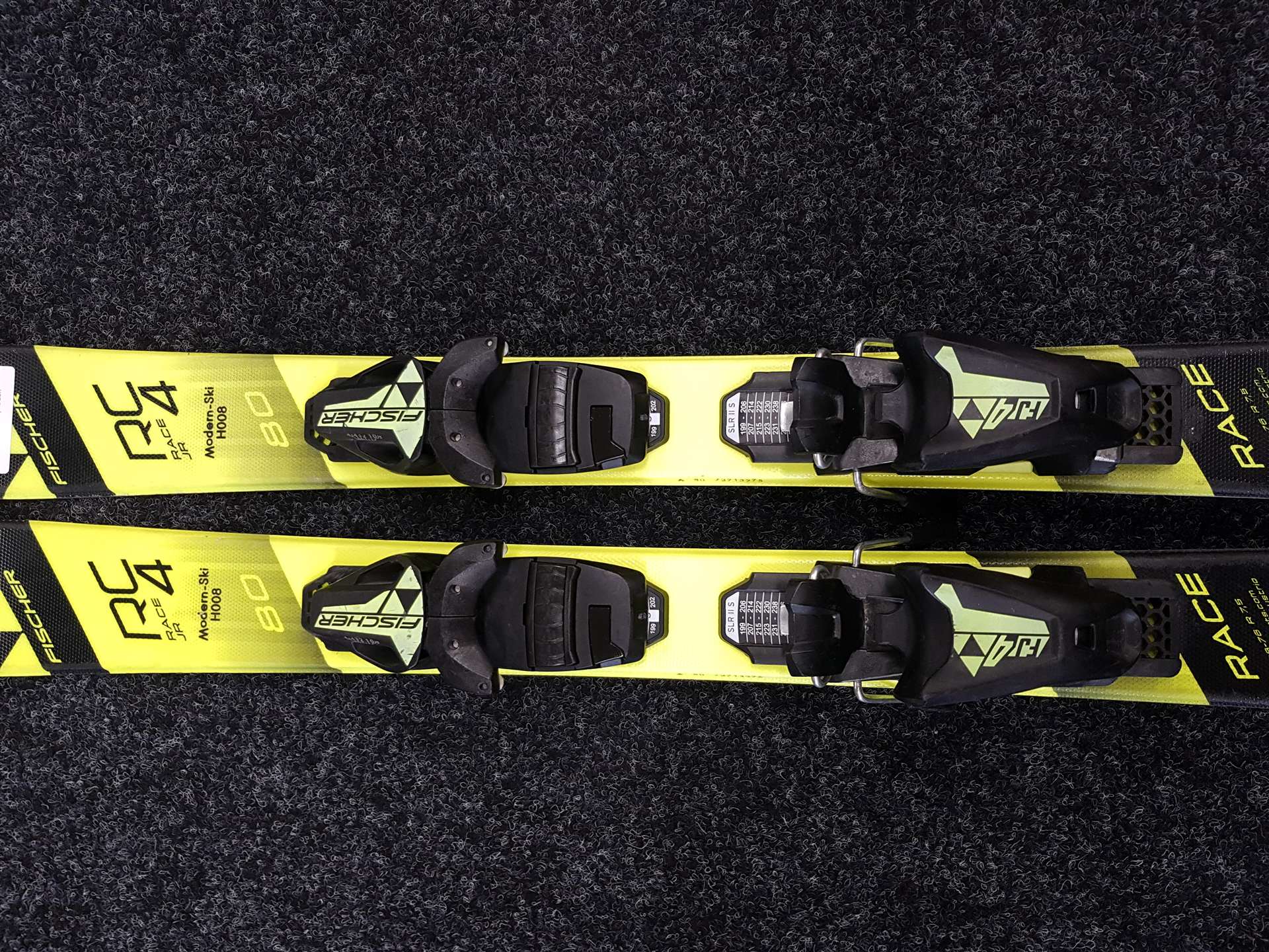 Rabljene dječje skije FISCHER RC 4 Race JR + vezovi Fischer FJ 4