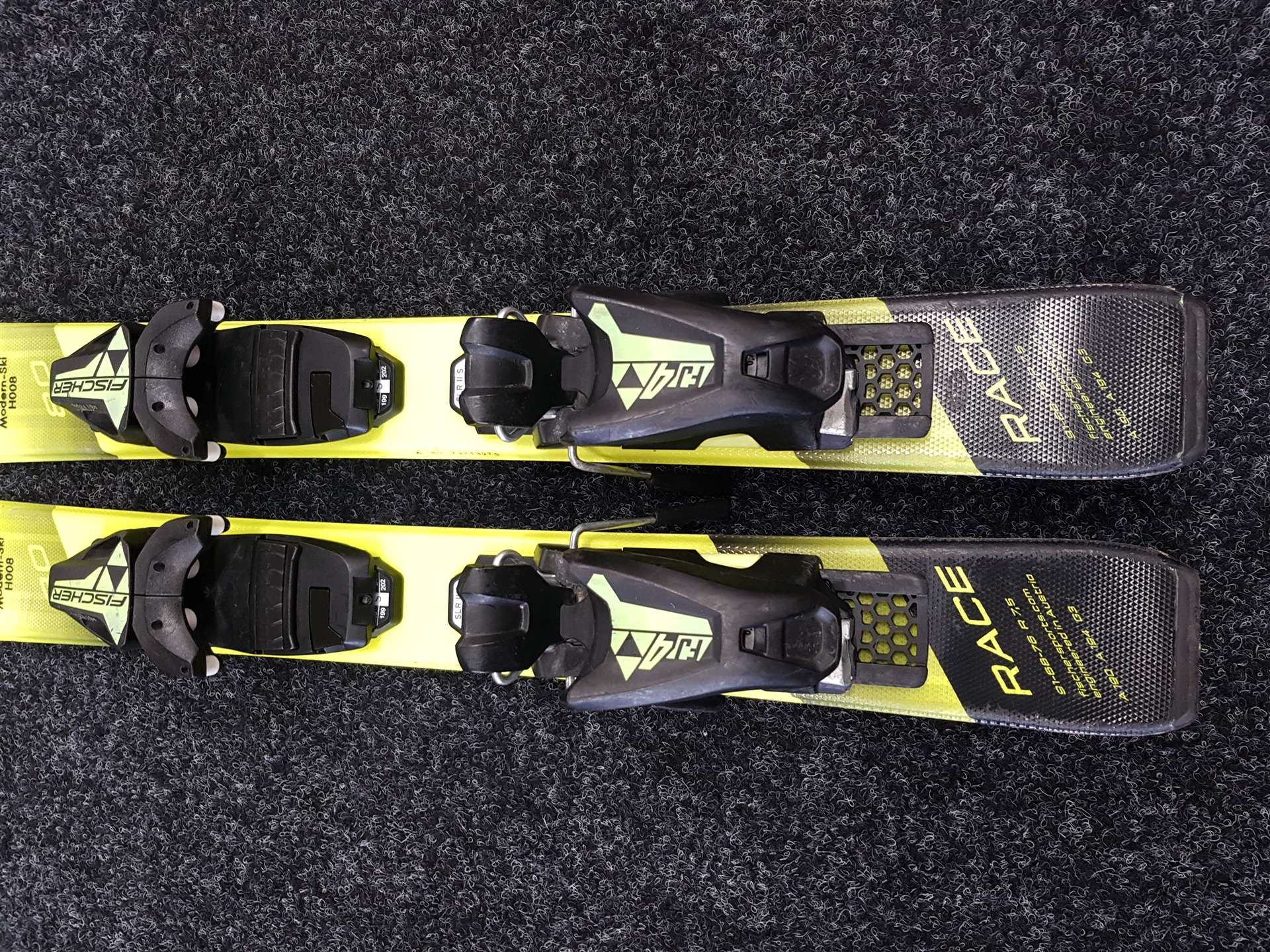 Rabljene dječje skije FISCHER RC 4 Race JR + vezovi Fischer FJ 4