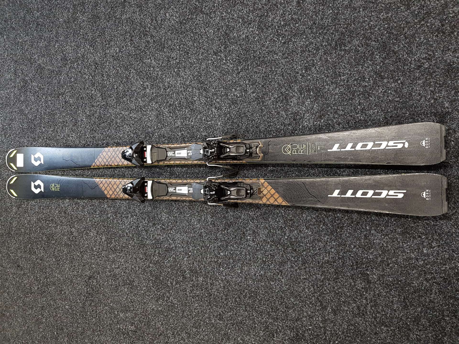 Použité lyže SCOTT Pure Piste 77 + vázání Salomon MC11