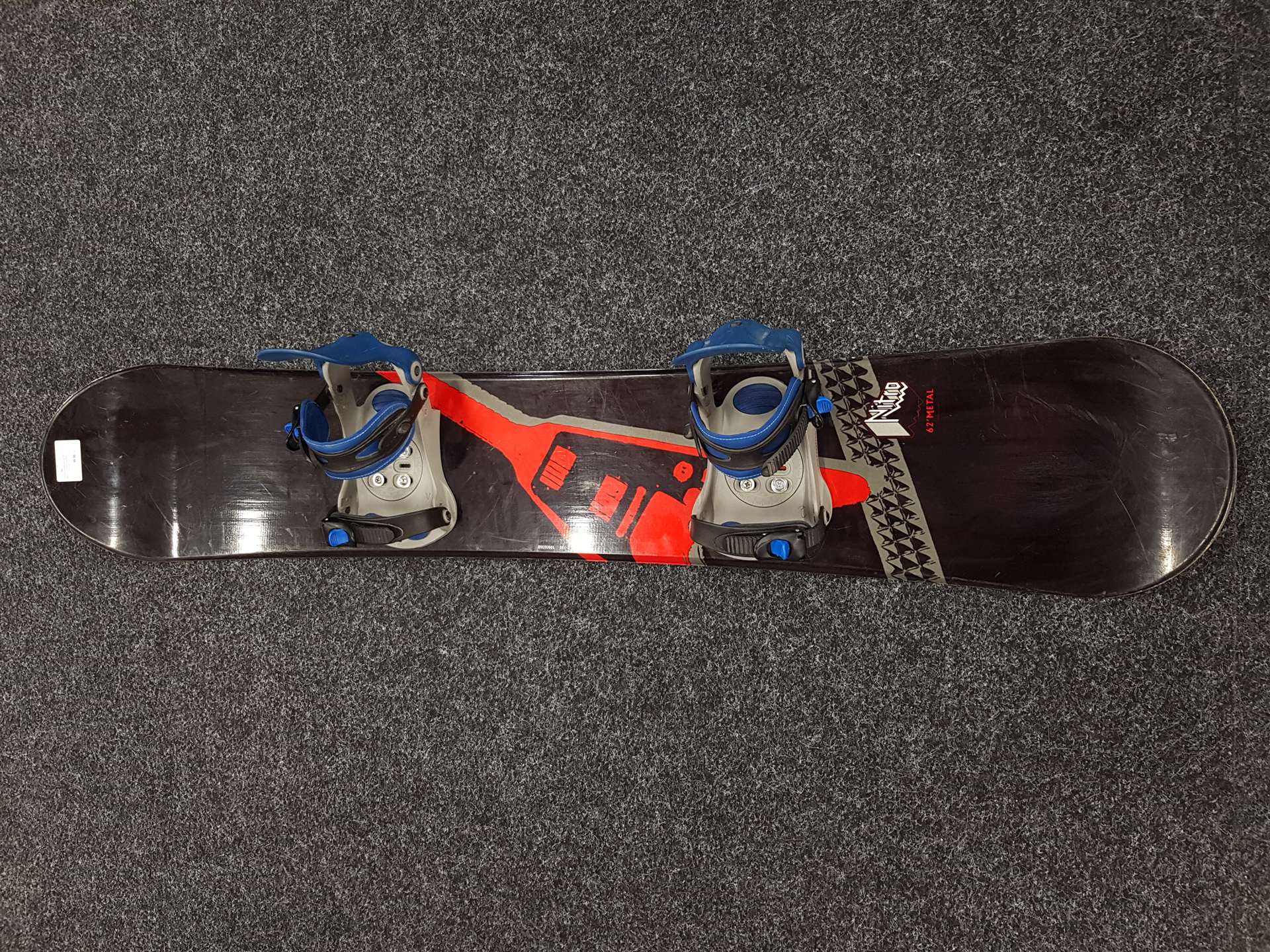 Použitý snowboard NITRO Metal + viazanie Salomon veľkosť L