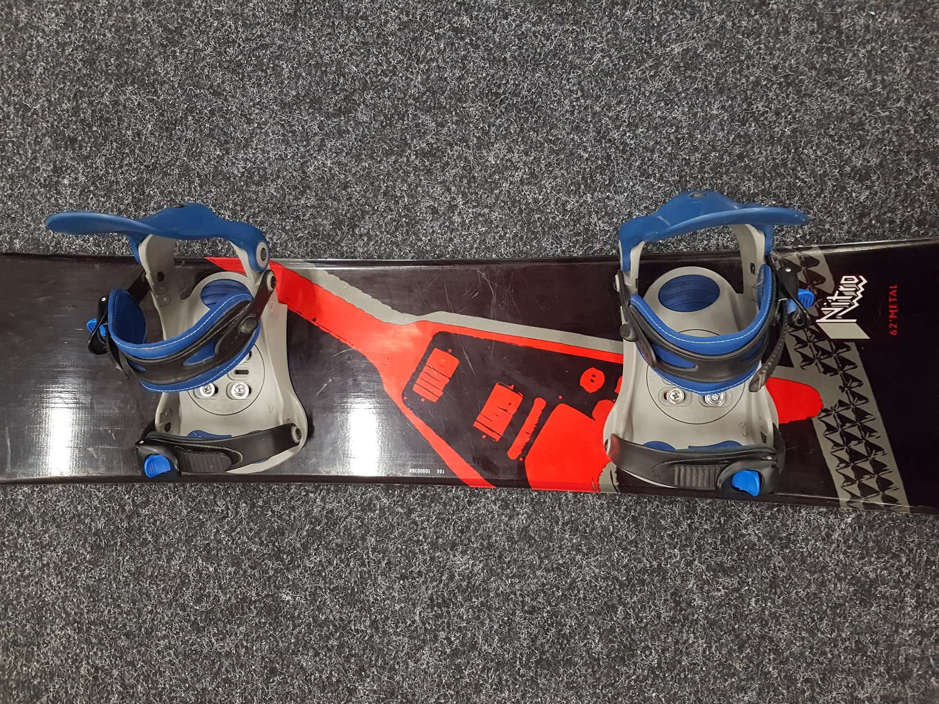 Použitý snowboard NITRO Metal + viazanie Salomon veľkosť L