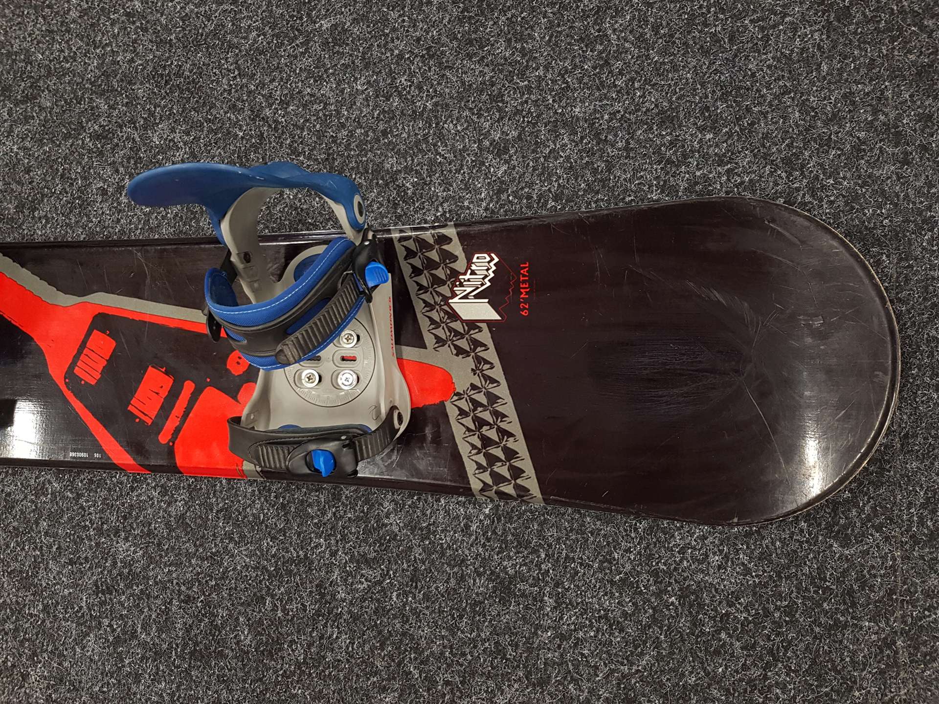 Použitý snowboard NITRO Metal + viazanie Salomon veľkosť L