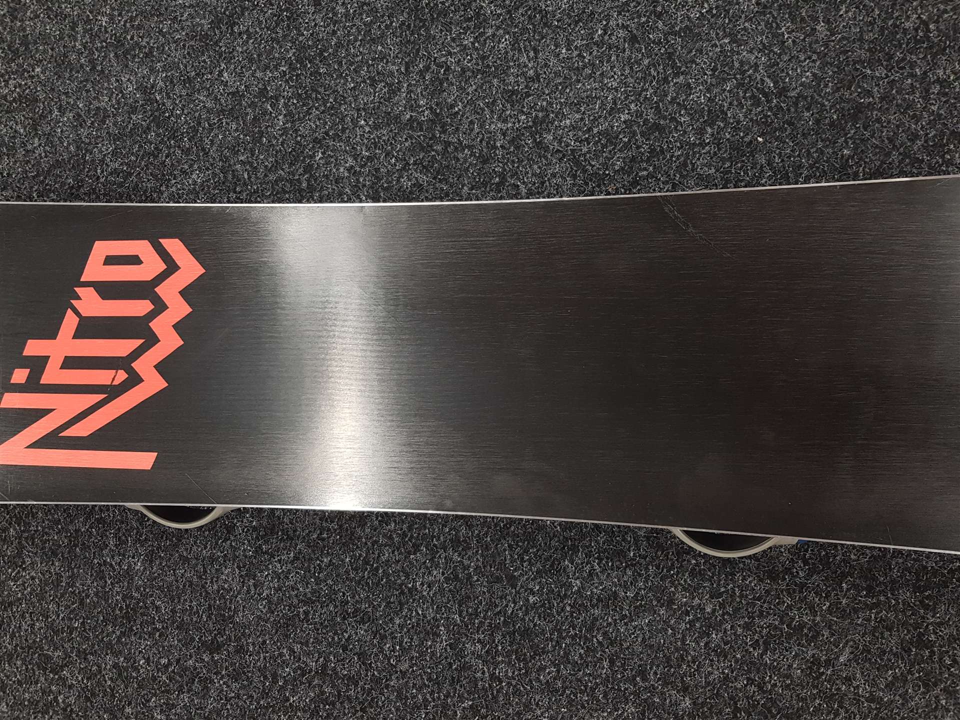 Použitý snowboard NITRO Metal + viazanie Salomon veľkosť L