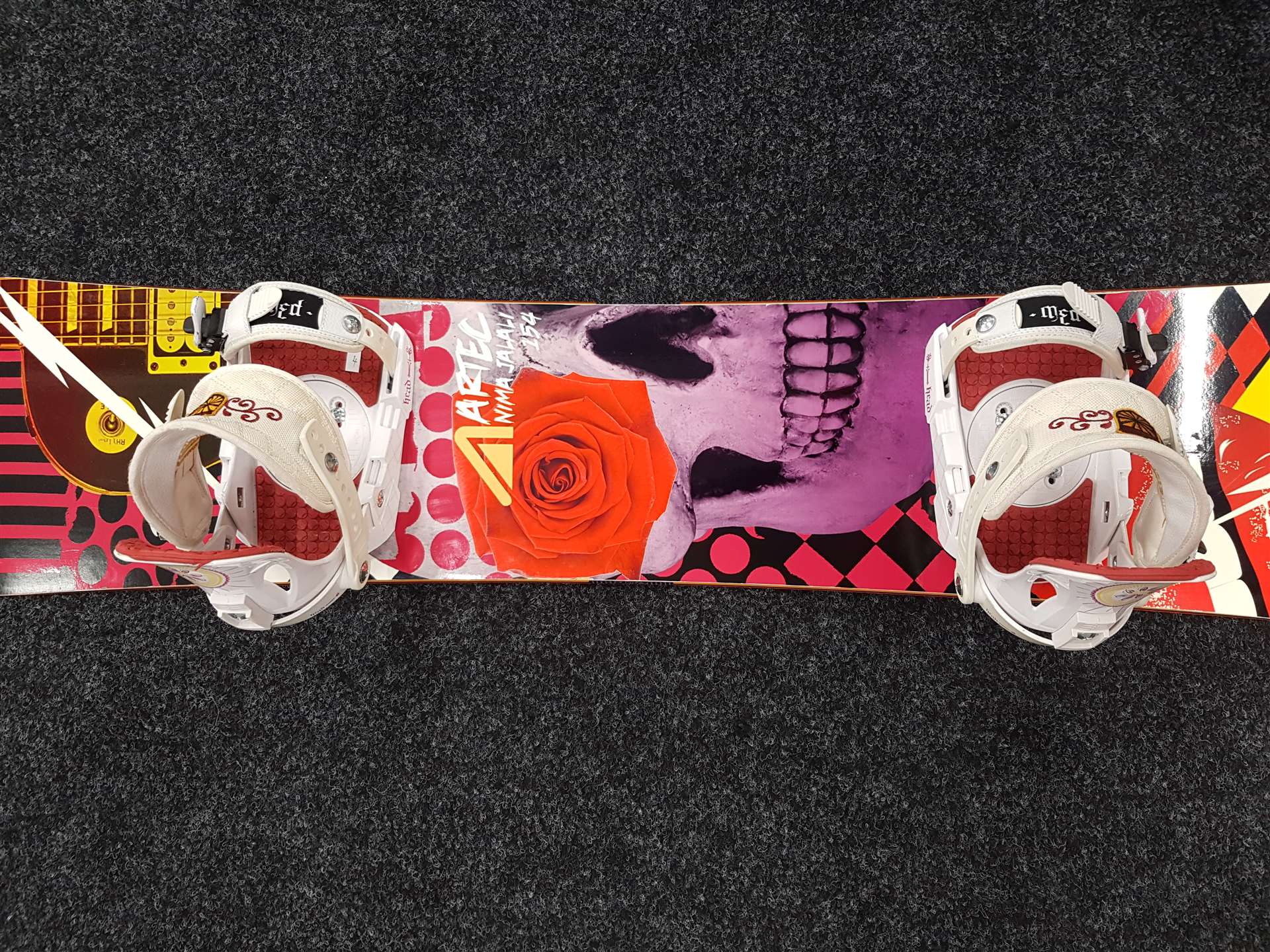 Použitý snowboard ARTEC Nima Jalali + vázání Head velikost S
