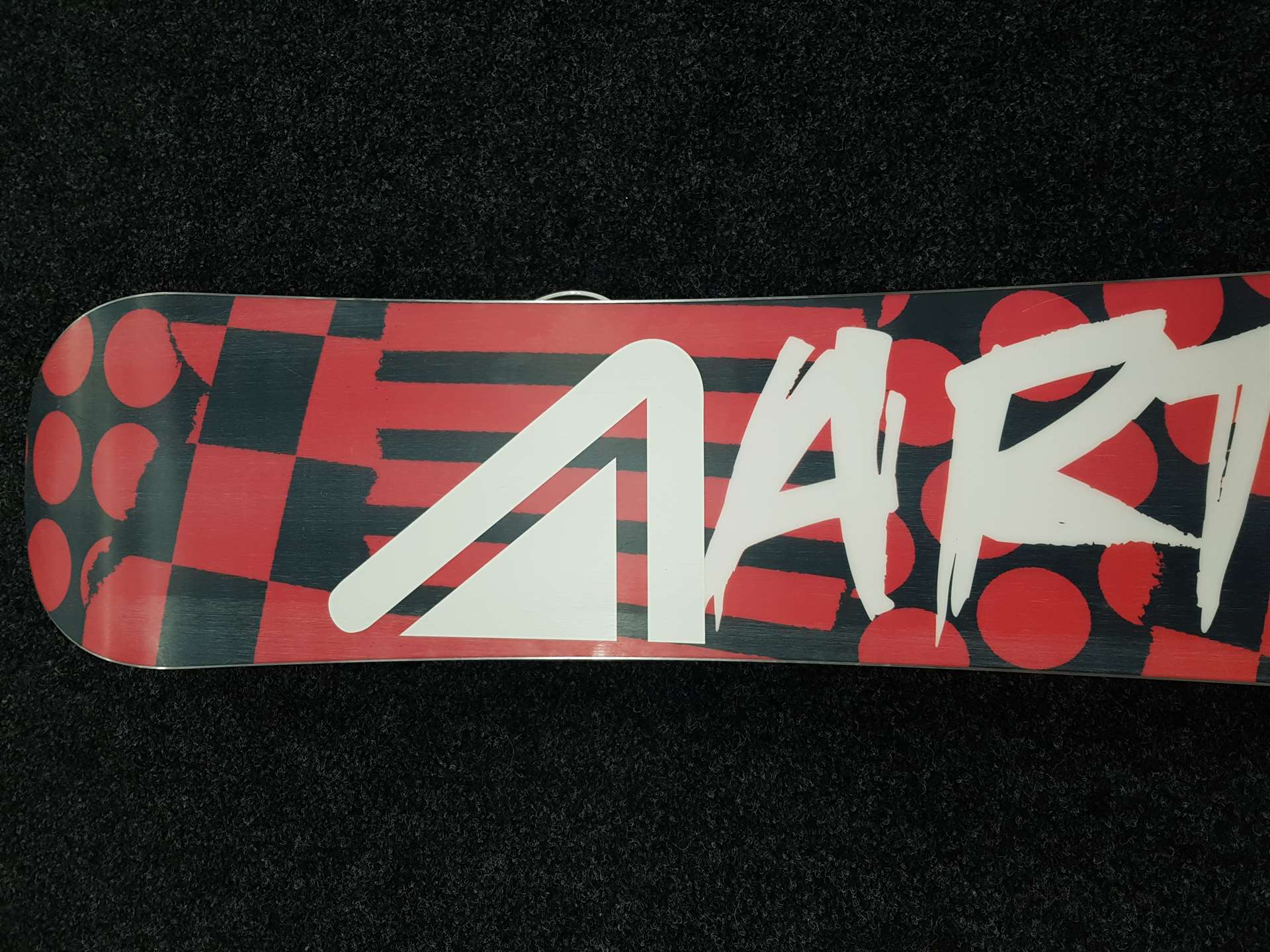 Použitý snowboard ARTEC Nima Jalali + vázání Head velikost S
