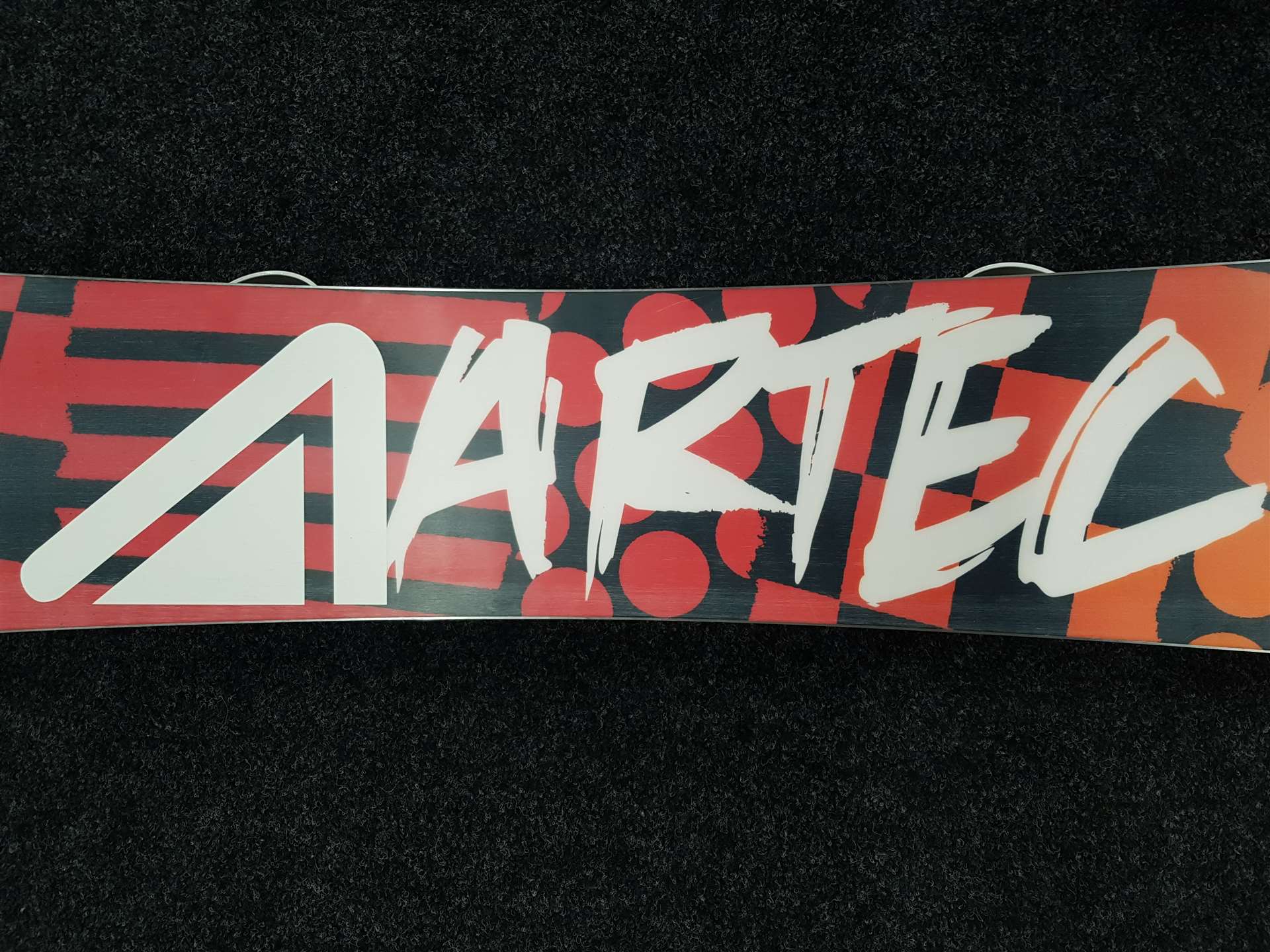Použitý snowboard ARTEC Nima Jalali + vázání Head velikost S