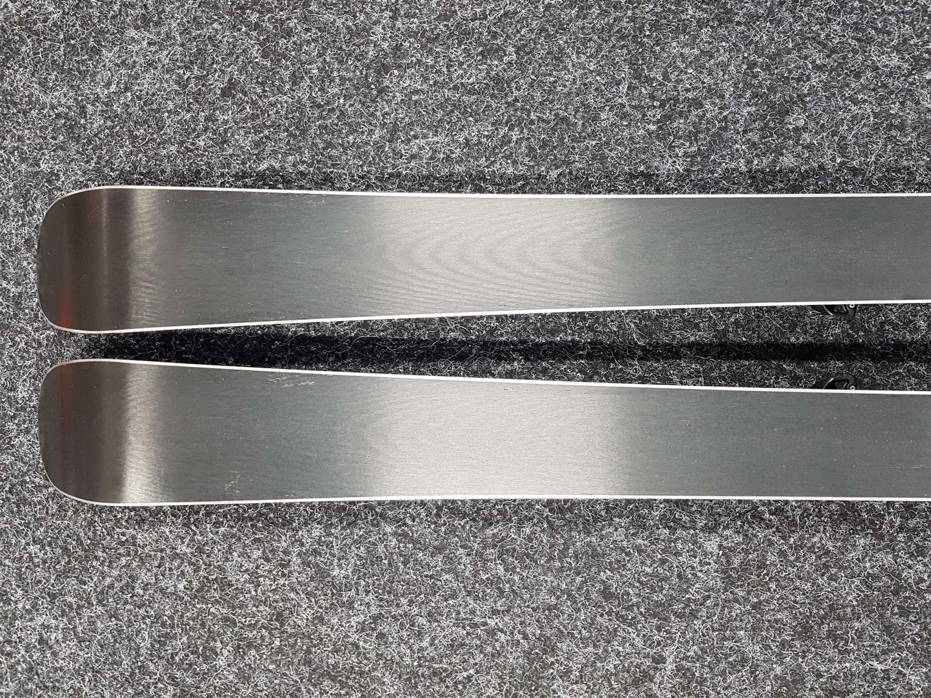 Gebrauchte ELAN Maxx Ski + Elan Easy Step-In 7.5 Bindungen