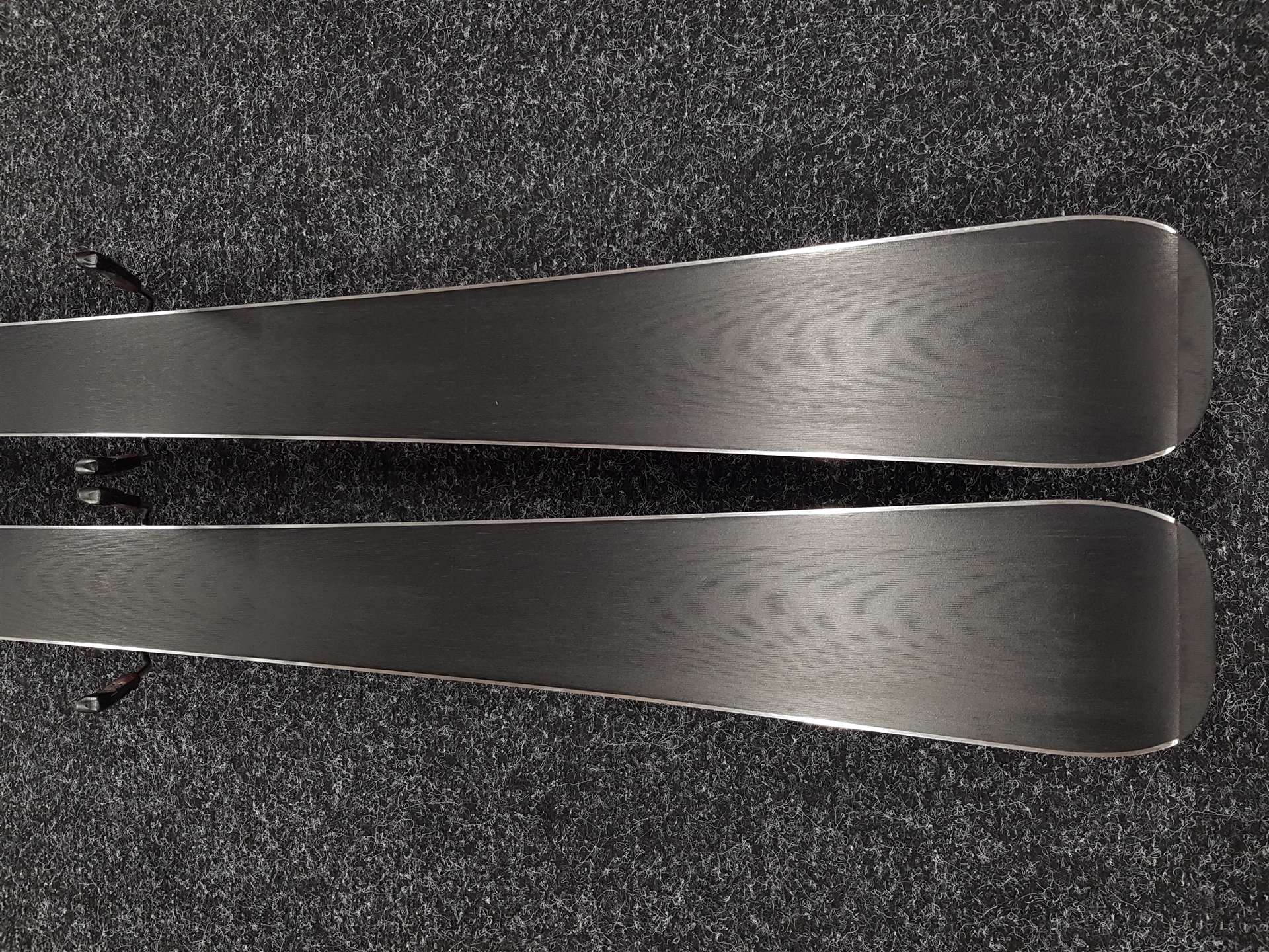 Gebrauchte ROSSIGNOL Famous Ski + Look XPress 11 Bindungen