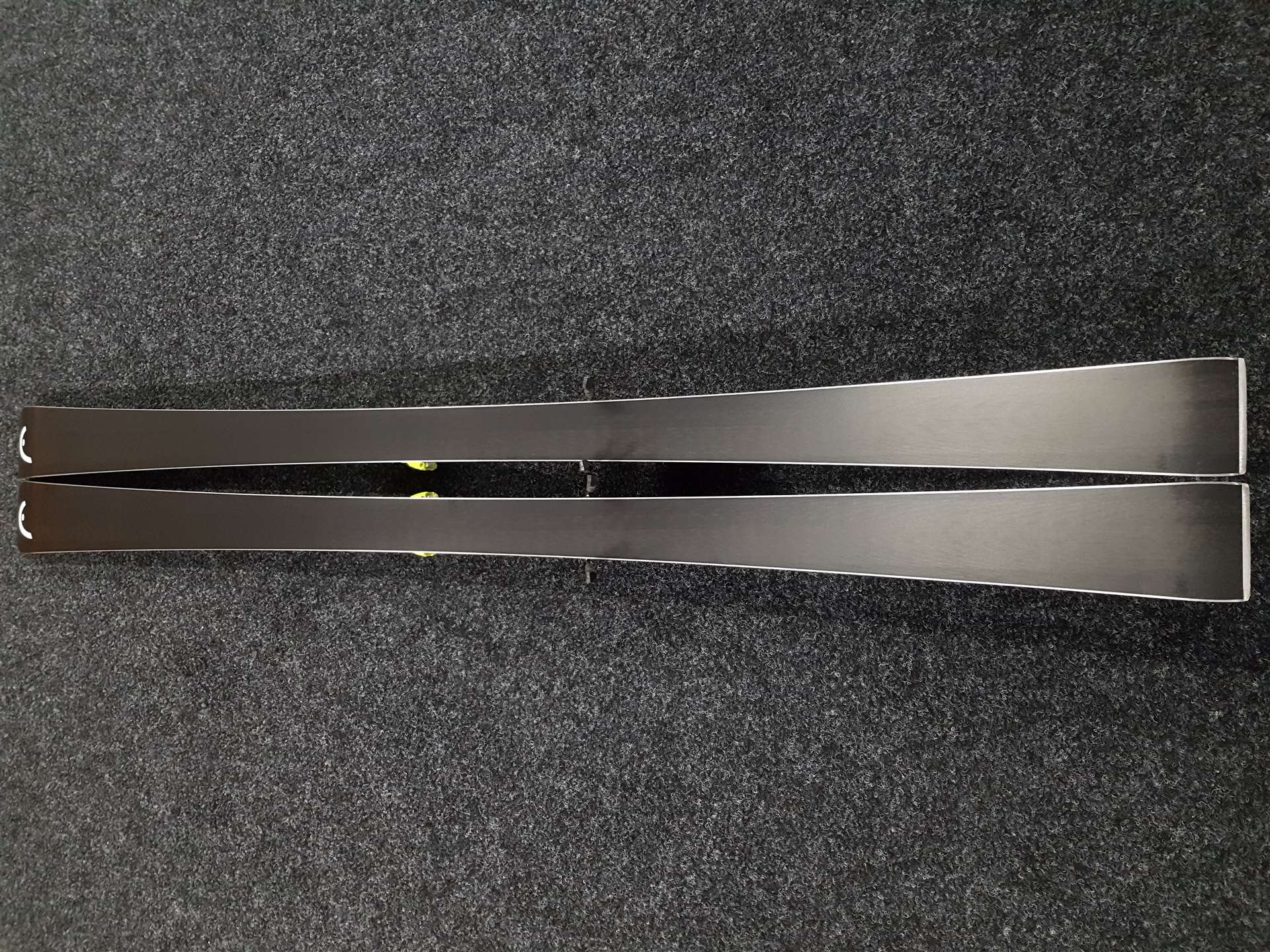 Použité lyže HEAD e-SPEED + vázání Head Freeflex 14