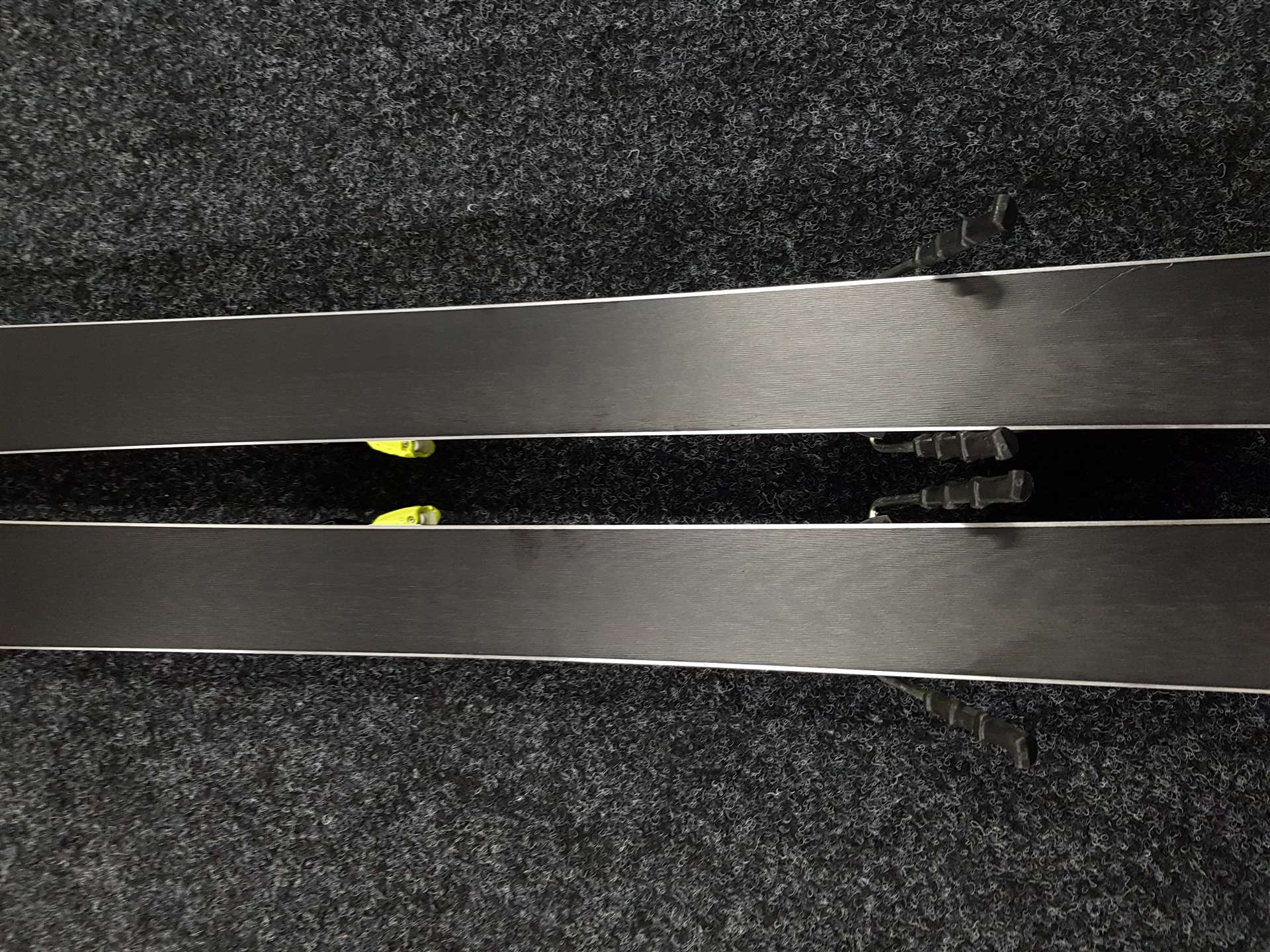Použité lyže HEAD e-SPEED + vázání Head Freeflex 14