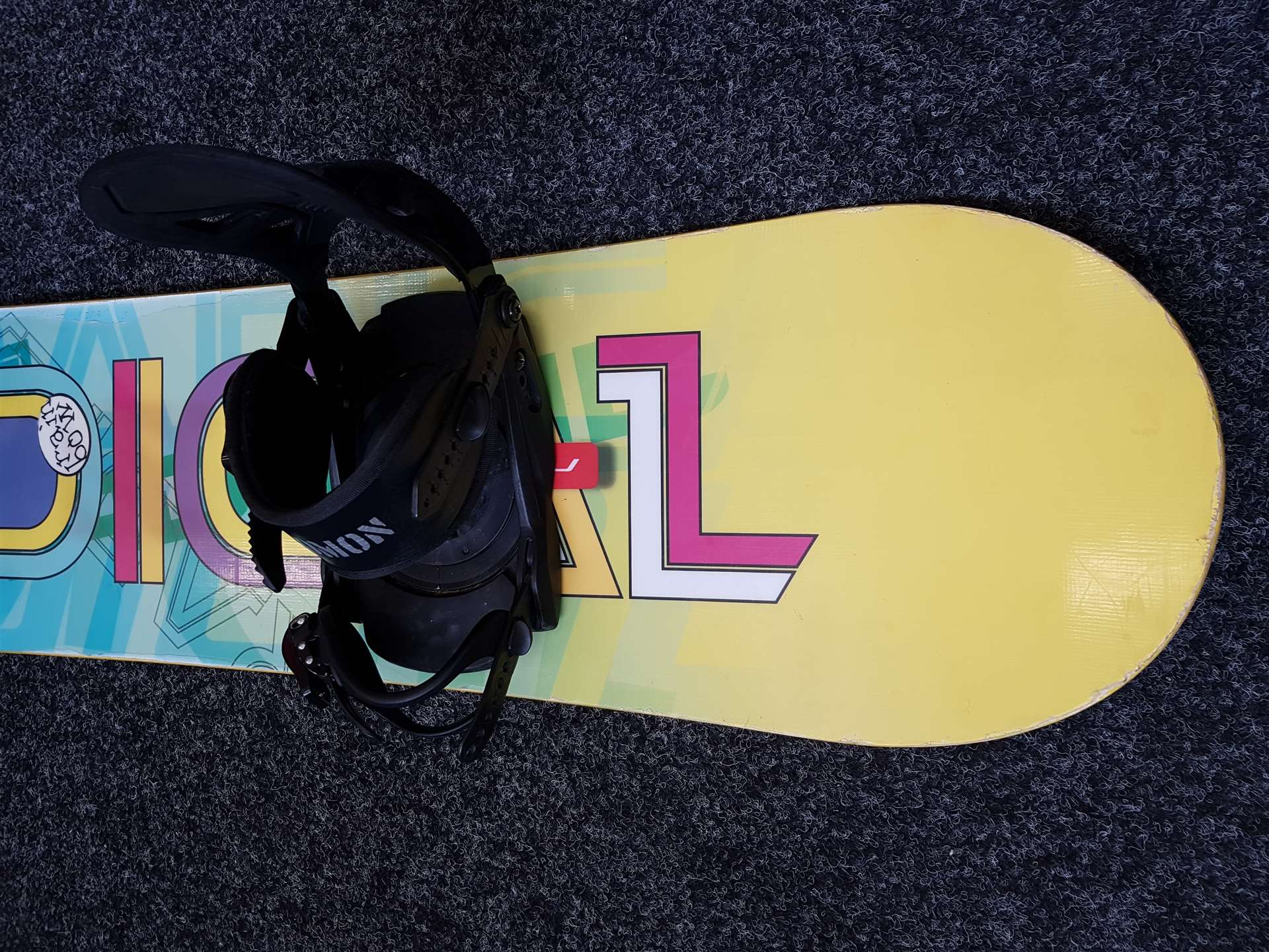 Použitý snowboard RADICAL Rainbow + vázání Salomon velikost S/XS