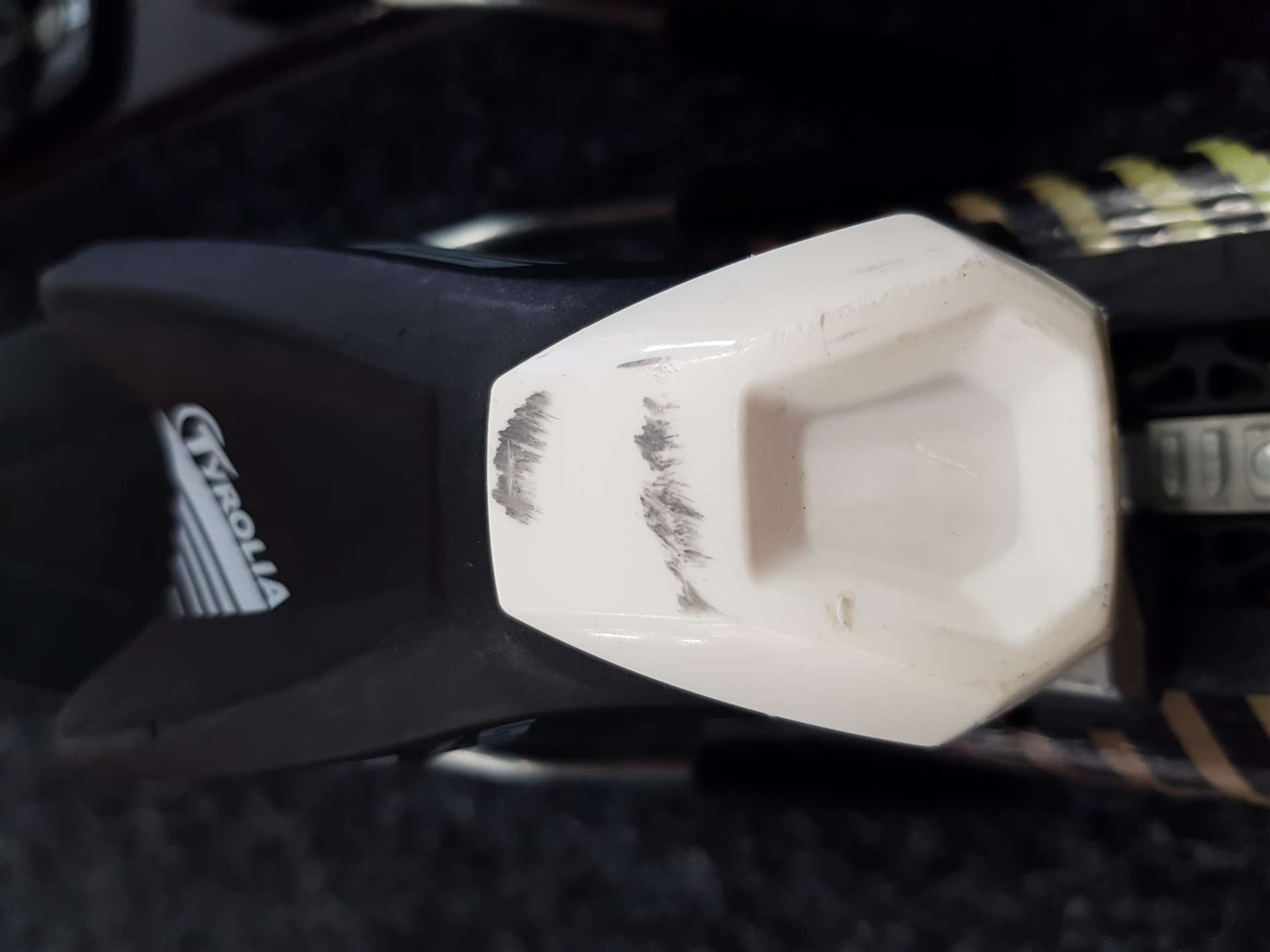 Sci usati HEAD Team Super Shape per bambini + attacchi Tyrolia SLR 7.5