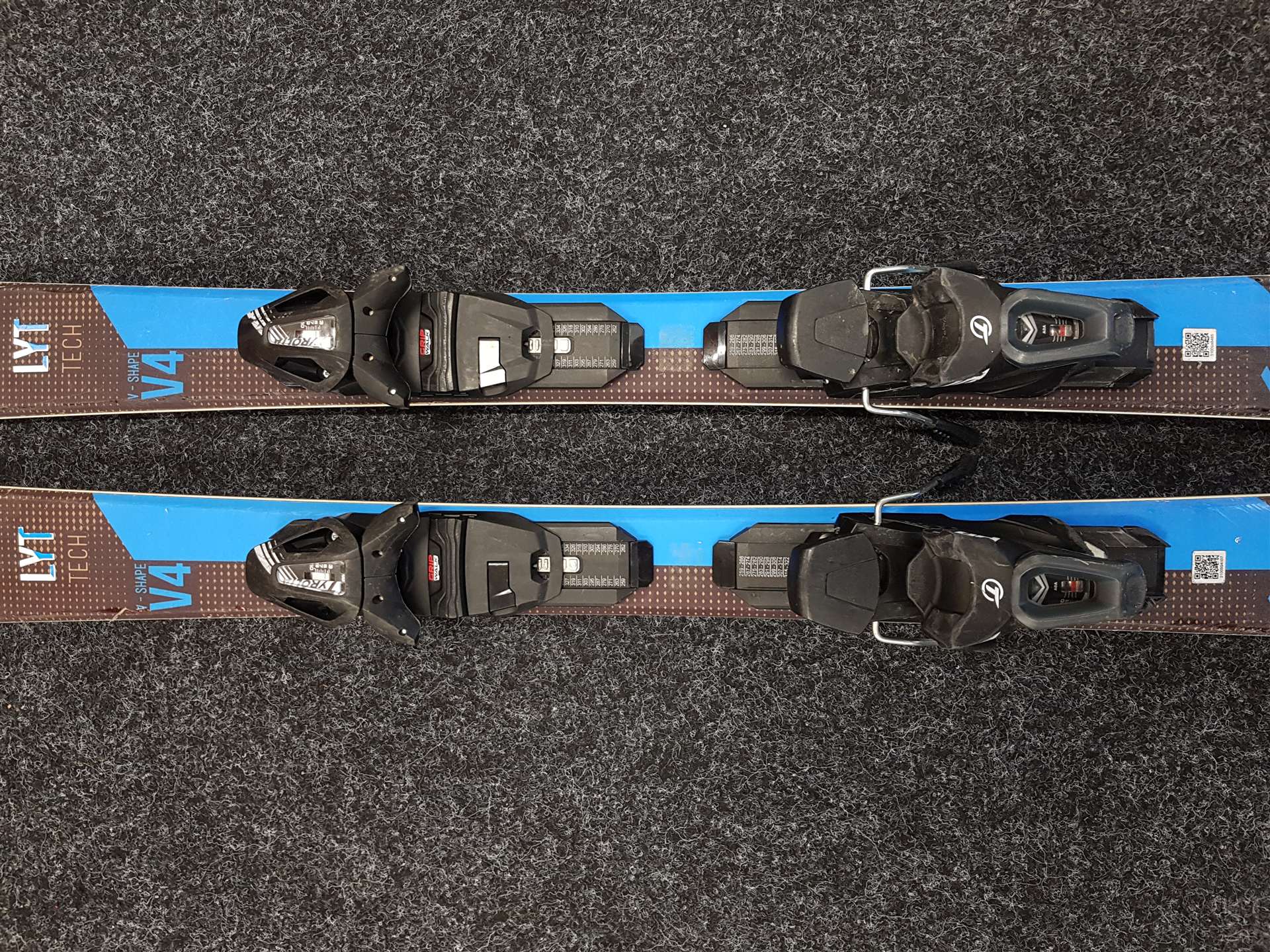 Sci HEAD V4 usati + attacchi Tyrolia PR 10