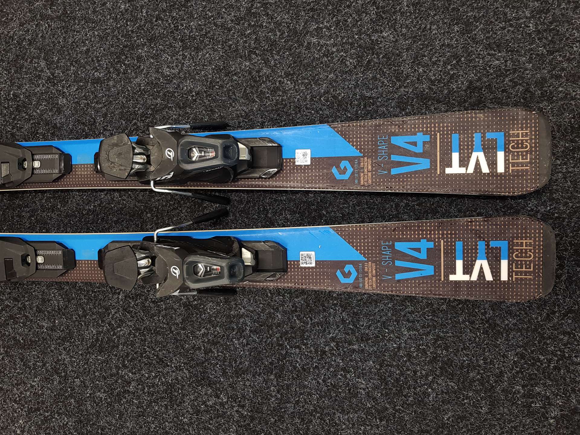 Sci HEAD V4 usati + attacchi Tyrolia PR 10