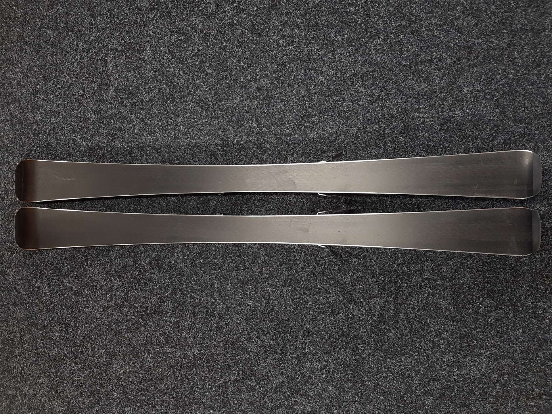 Sci HEAD V4 usati + attacchi Tyrolia PR 10