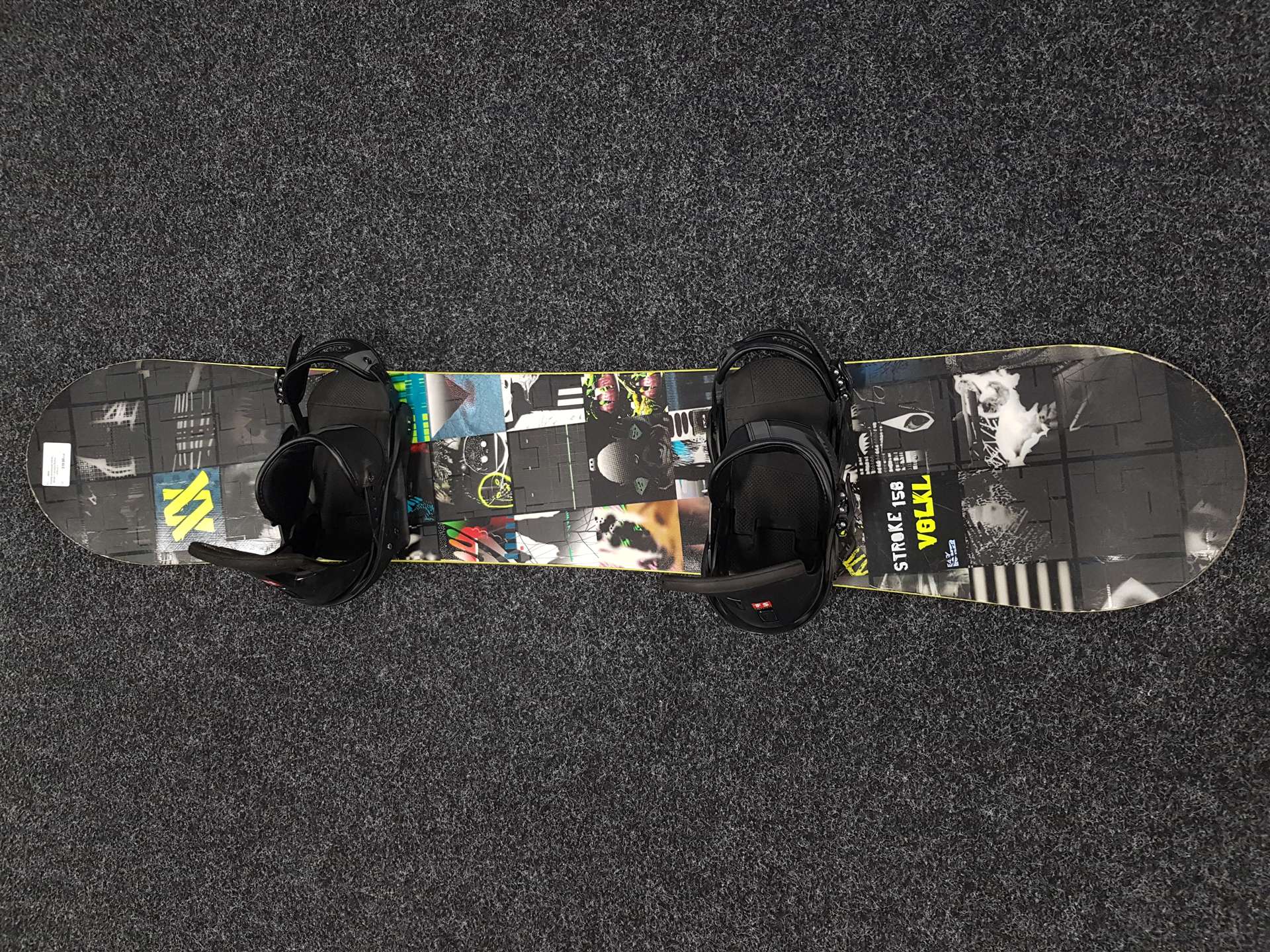 Gebrauchtes VOLKL Stroke Snowboard + Burton Bindungen Größe L