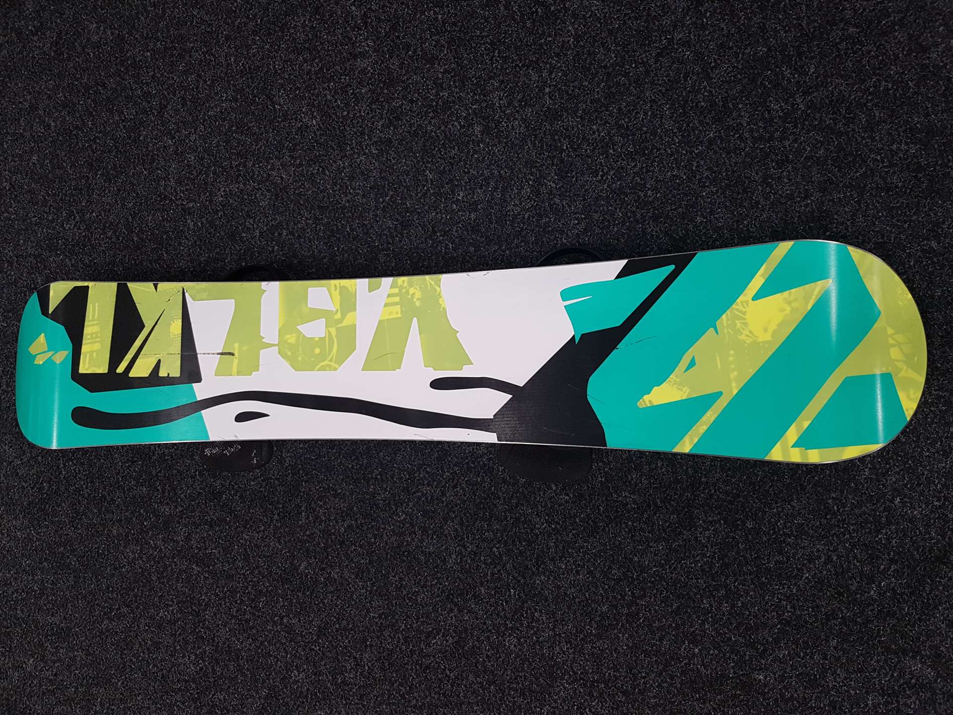 Gebrauchtes VOLKL Stroke Snowboard + Burton Bindungen Größe L