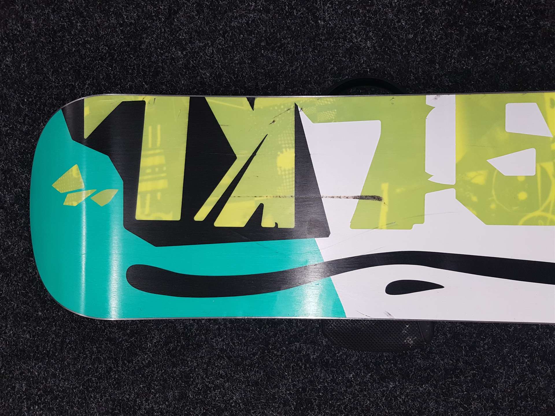 Gebrauchtes VOLKL Stroke Snowboard + Burton Bindungen Größe L