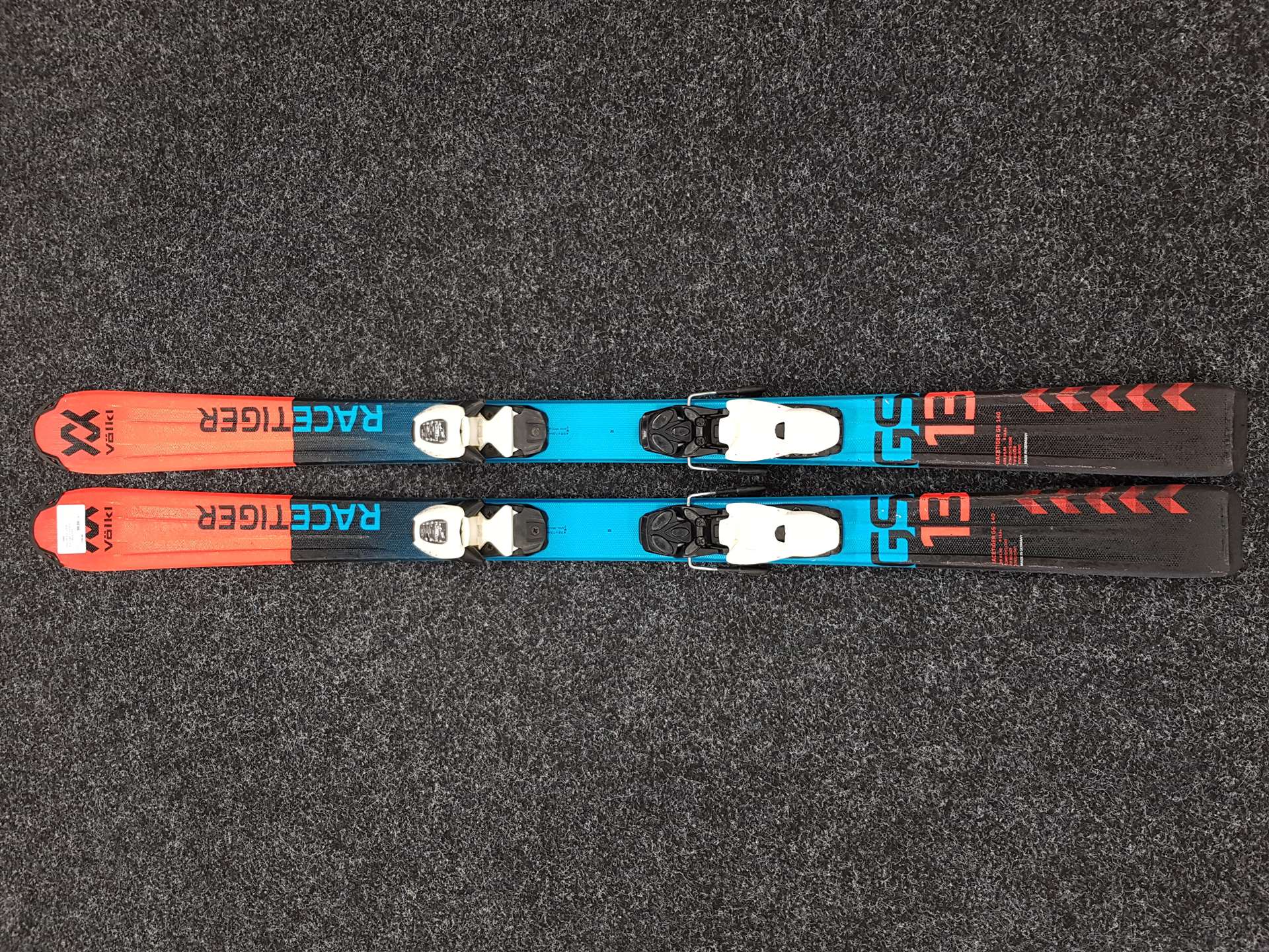 Gebrauchte VÖLKL Racetiger Ski + Marker 4.5 Bindungen