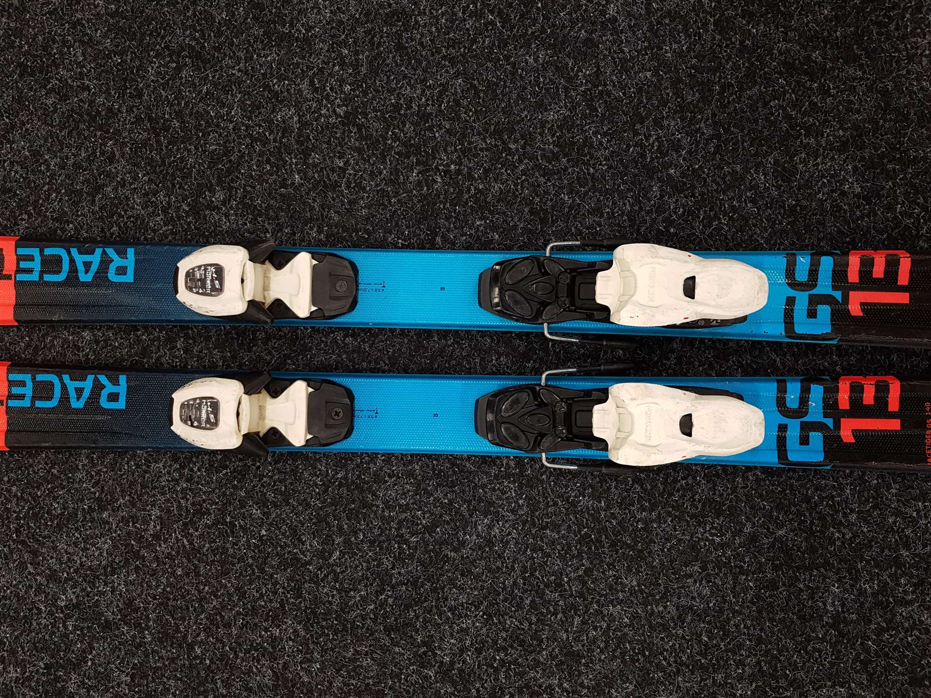 Gebrauchte VÖLKL Racetiger Ski + Marker 4.5 Bindungen