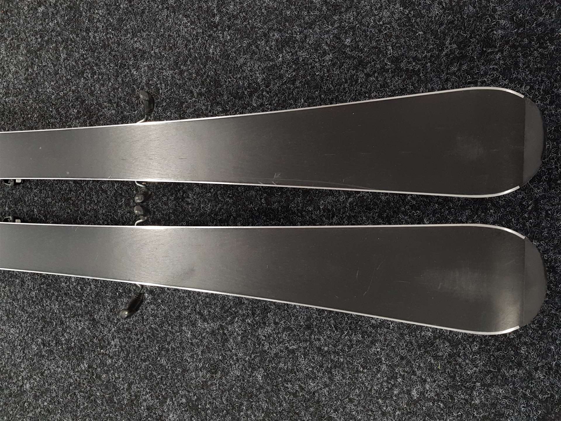 Použité lyže HEAD Super Shape + vázání Head SLR 7.5