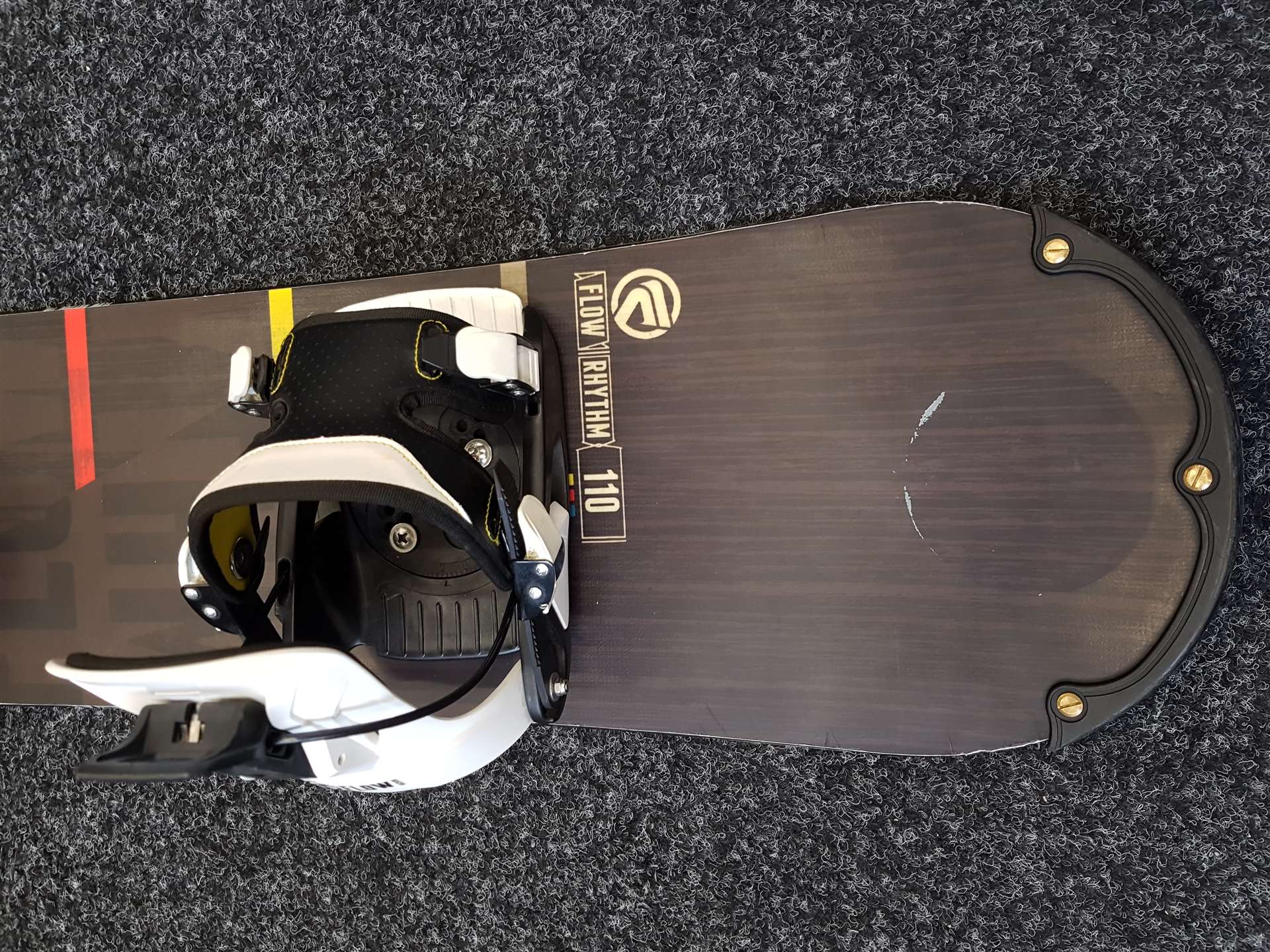 Použitý snowboard FLOW Rhythm + vázání Flow velikost XS