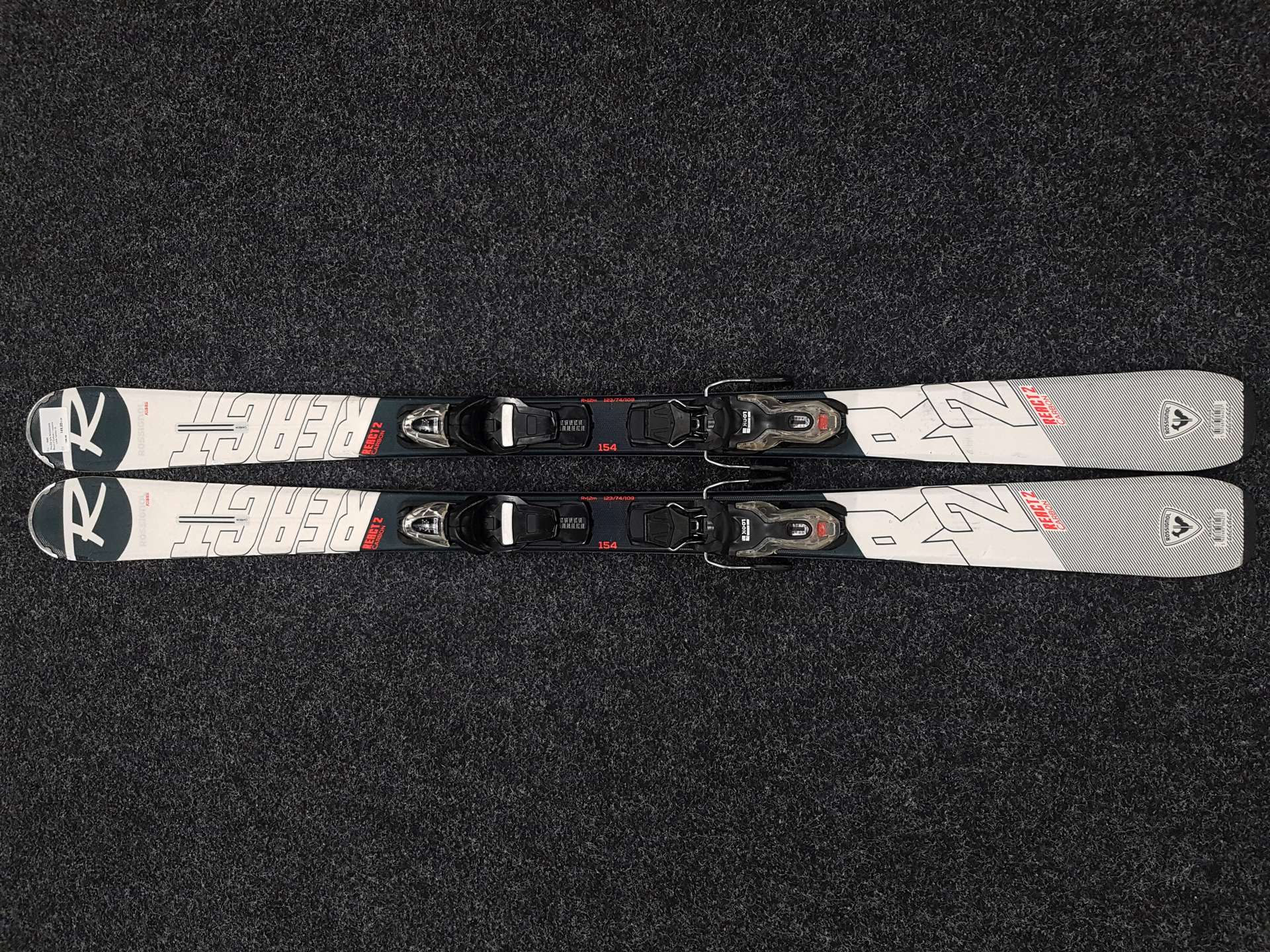 Skis ROSSIGNOL React 2 Carbon d'occasion + fixations Look Xpress 10