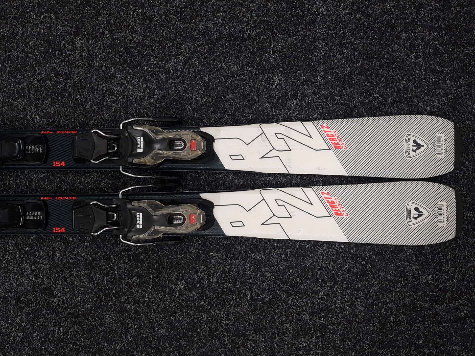 Skis ROSSIGNOL React 2 Carbon d'occasion + fixations Look Xpress 10