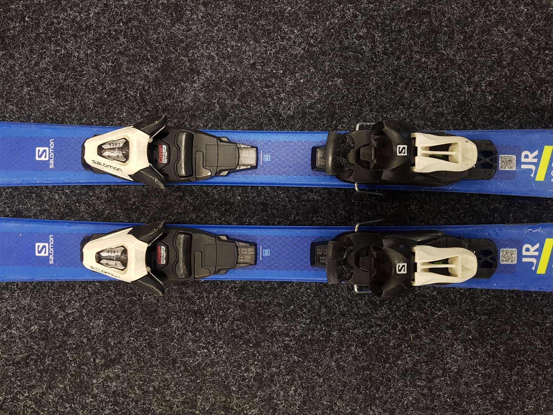 Použité detské lyže SALOMON JR + viazanie Salomon 4,5