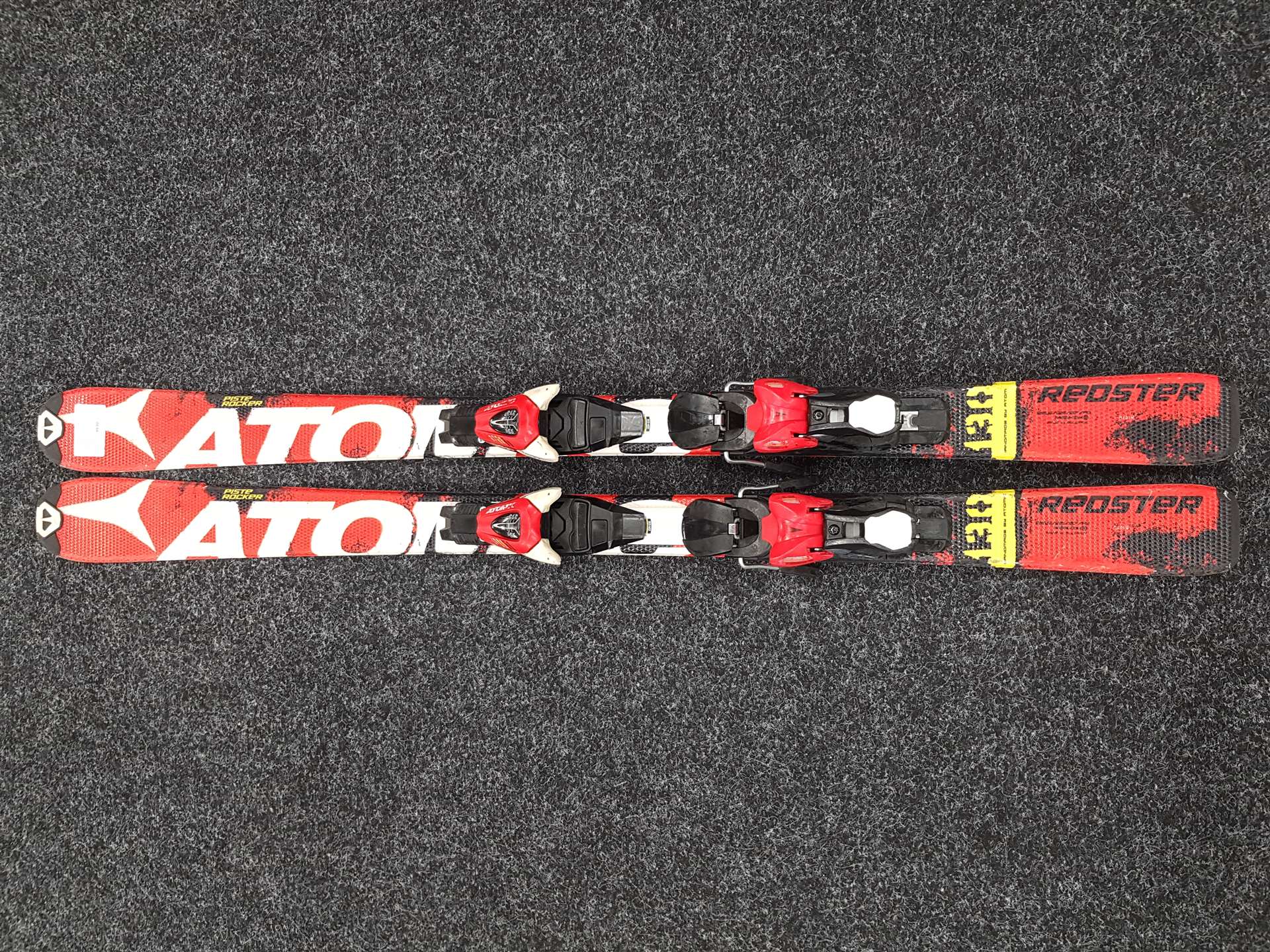 Rabljene dječje skije ATOMIC Redster + vezovi Atomic XTE 7