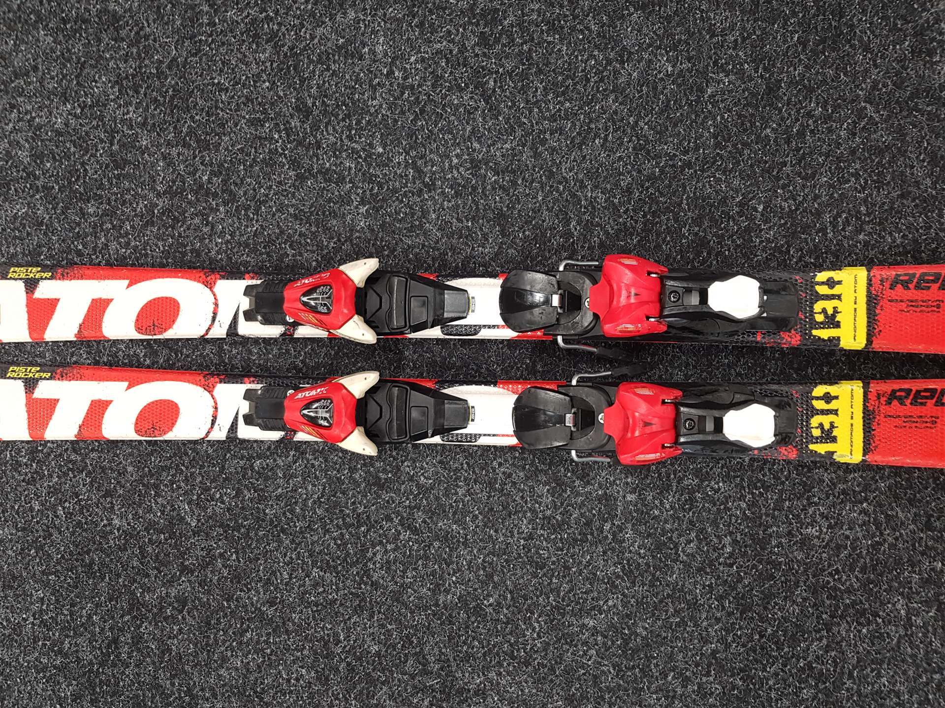 Gebrauchte ATOMIC Redster Kinderski + Atomic XTE 7 Bindungen