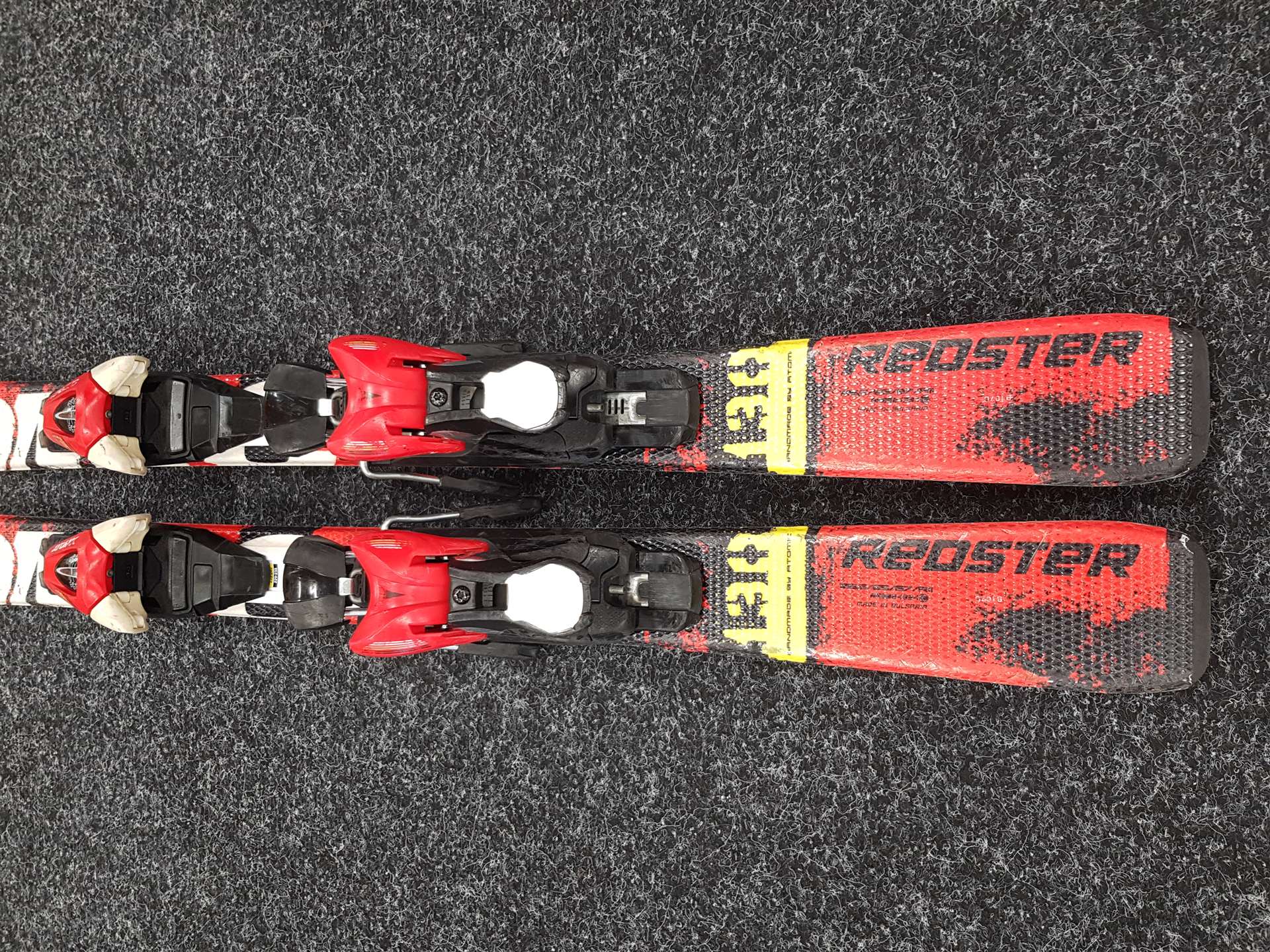 Gebrauchte ATOMIC Redster Kinderski + Atomic XTE 7 Bindungen