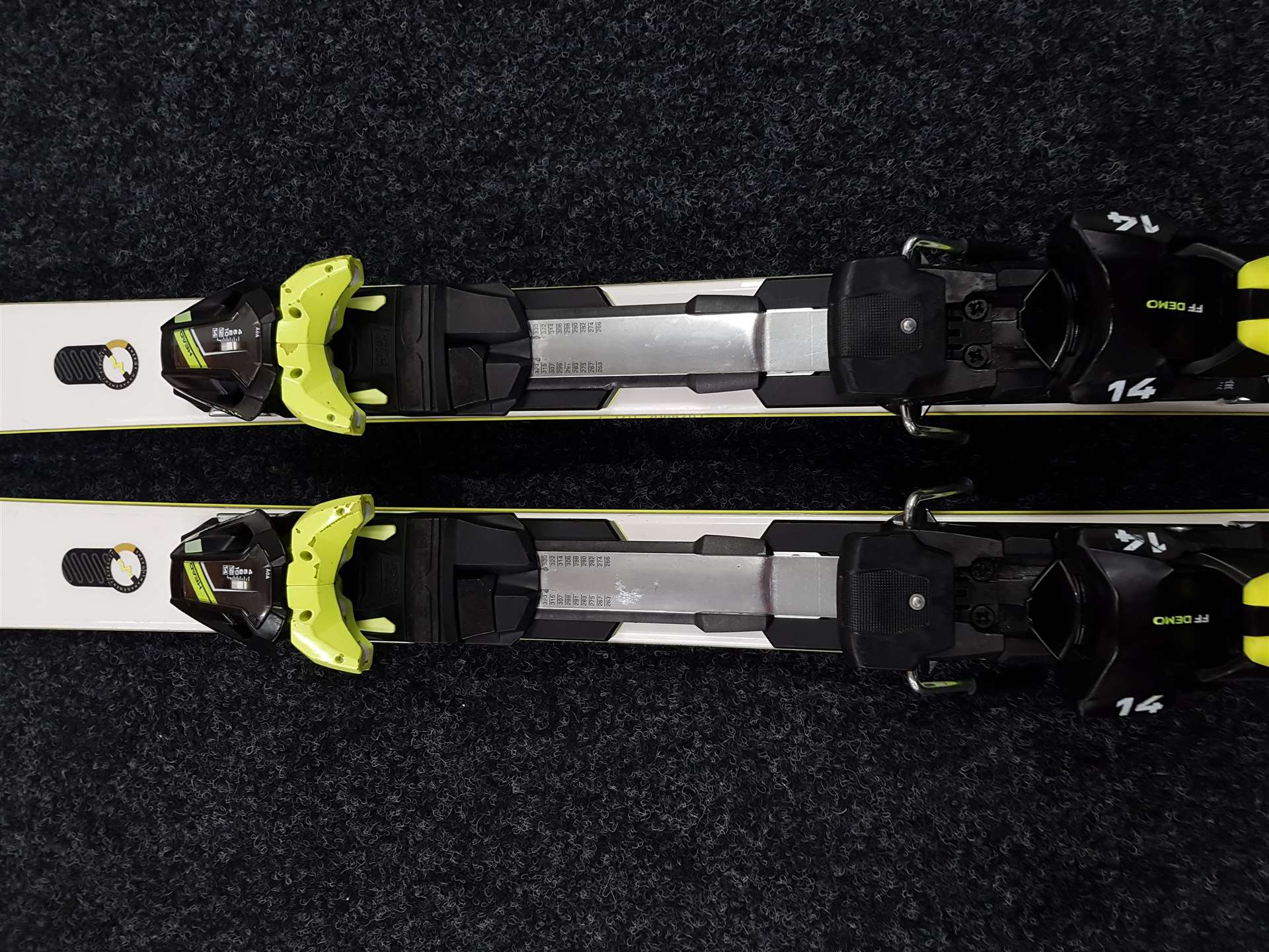 Použité lyže HEAD e-SPEED + vázání Head Freeflex 14