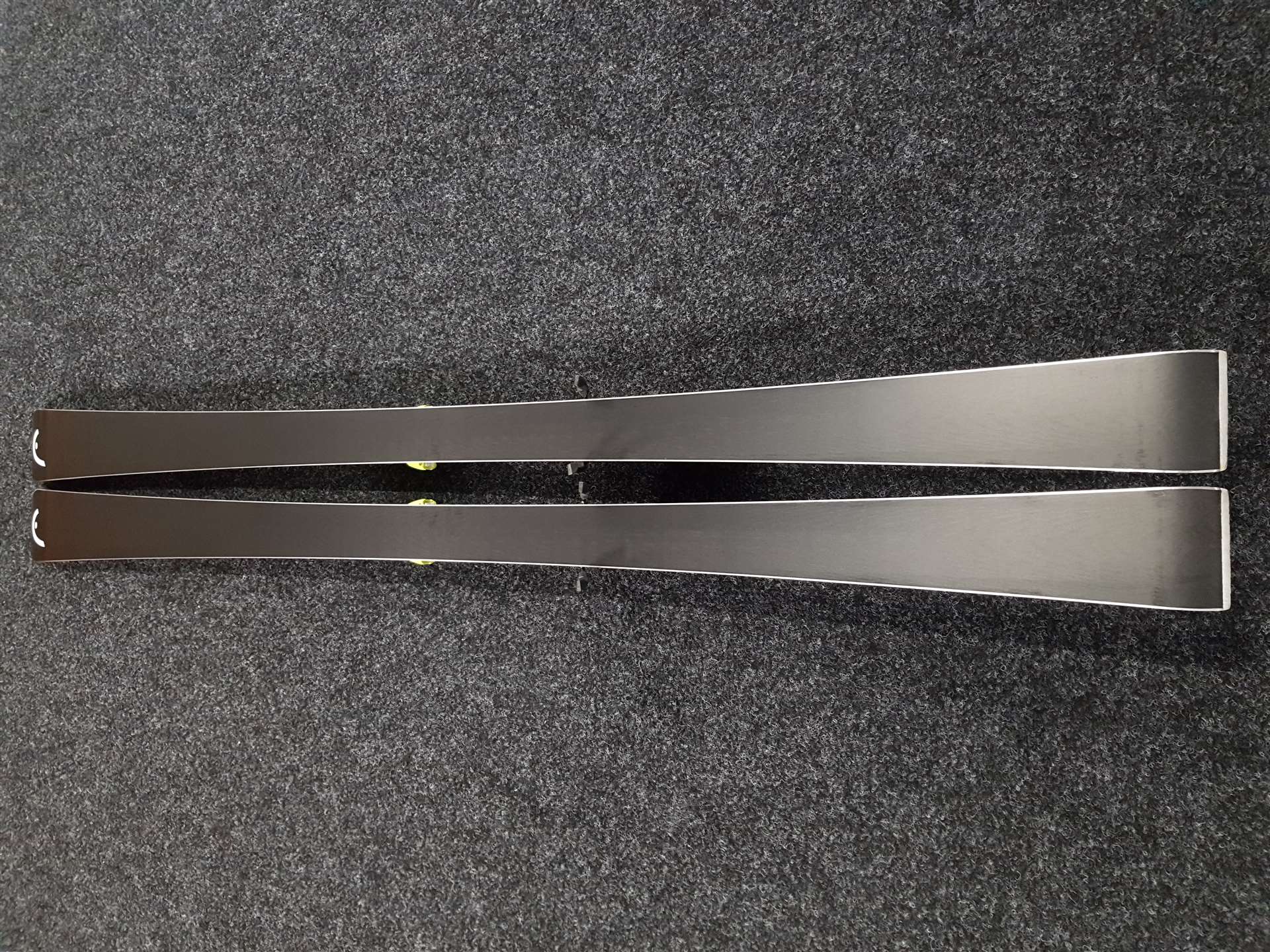 Použité lyže HEAD e-SPEED + vázání Head Freeflex 14