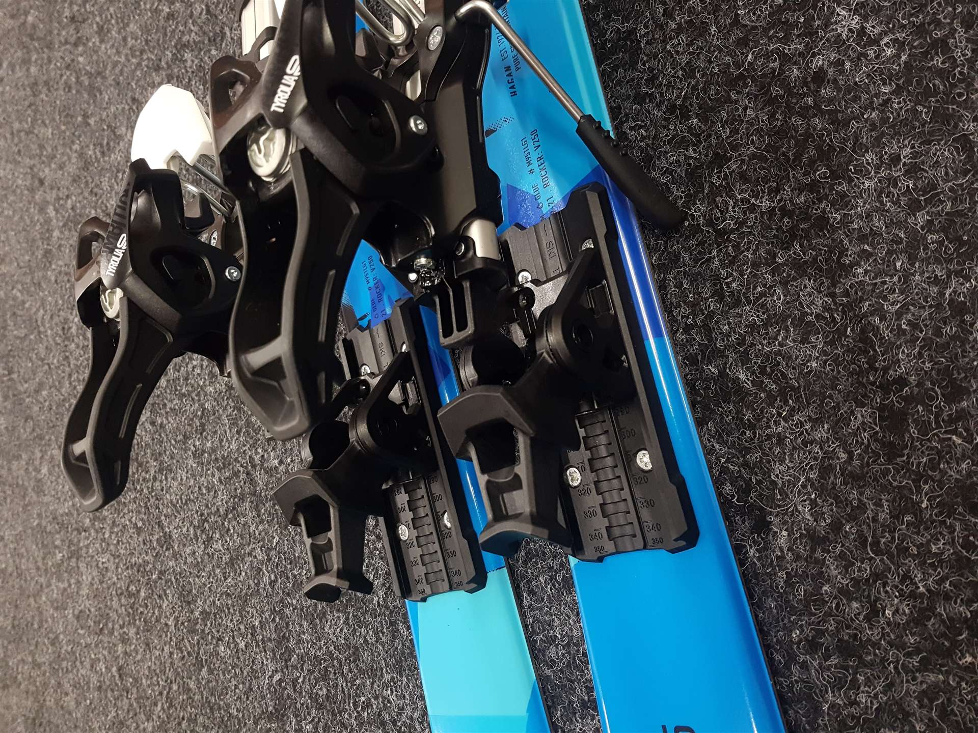 Použité skialpové lyže Hagan Boost Jr. + Tyrolia Ambition 10.0 + Použité pásy