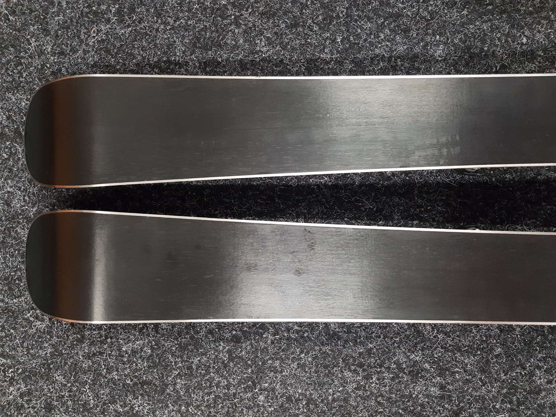 Použité skialpové lyže Hagan Boost Jr. + Tyrolia Ambition 10.0 + Použité pásy