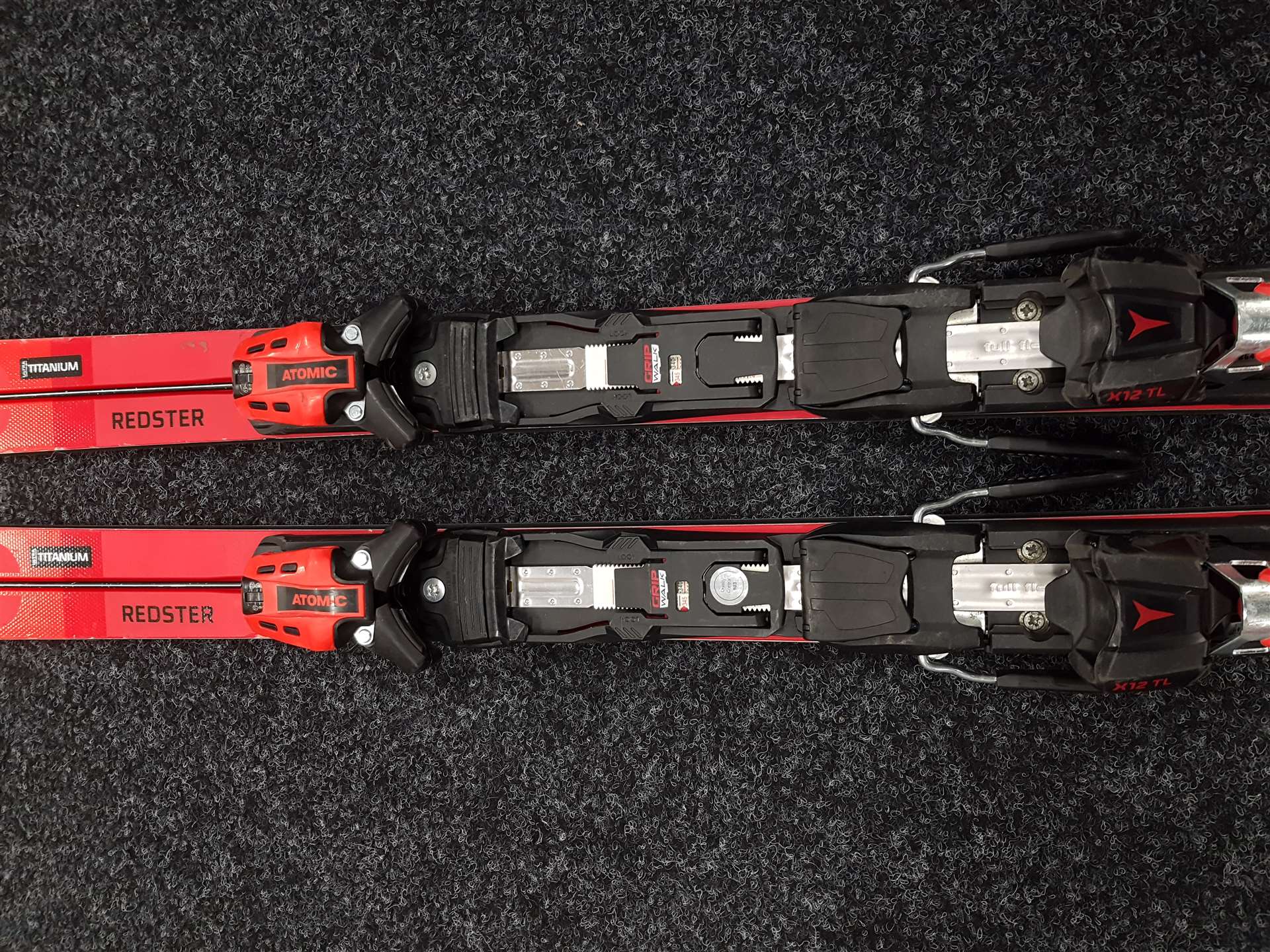 Sci ATOMIC Redster G9 usati + attacchi Atomic X12