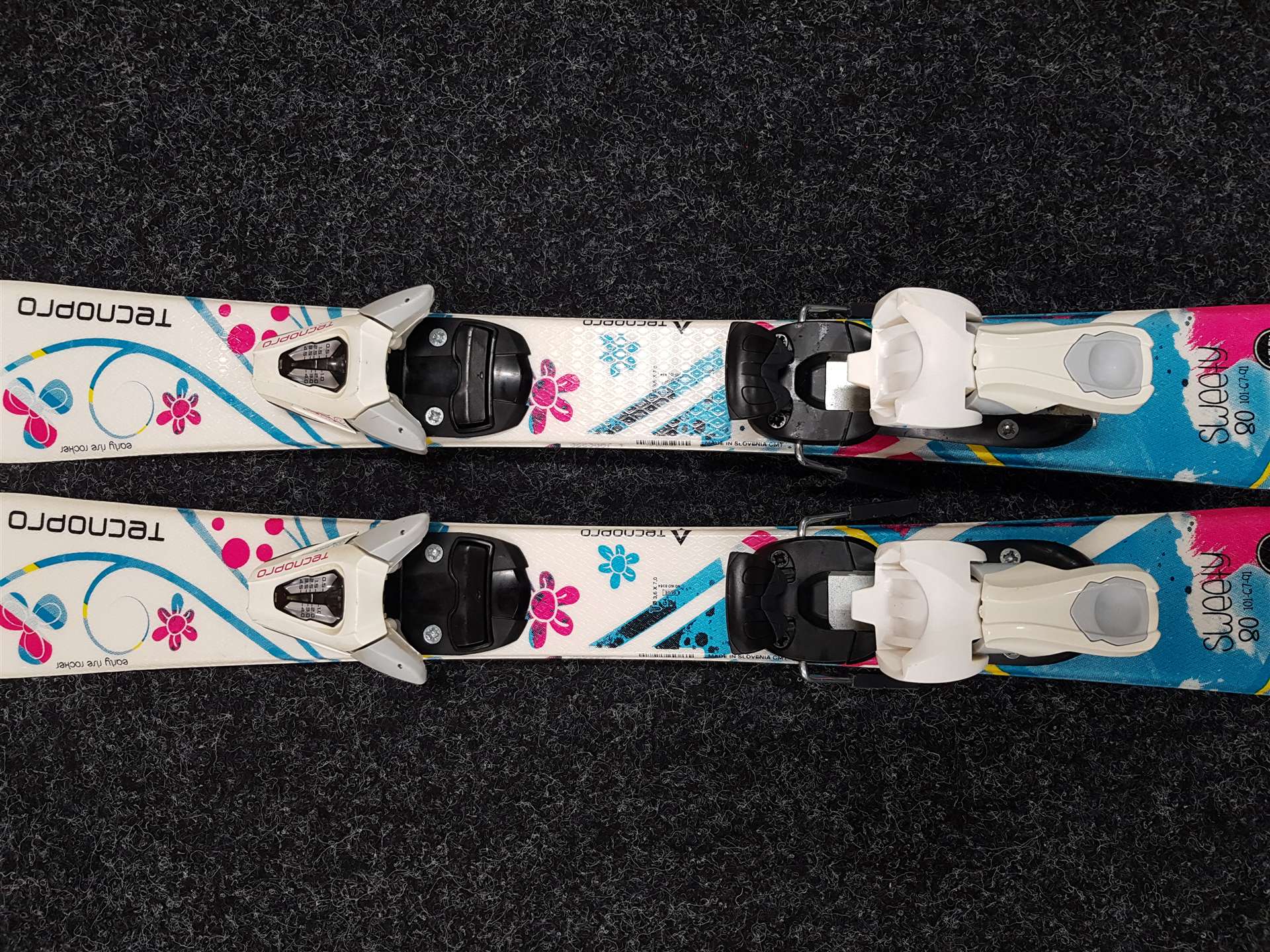 Esquís infantiles usados TECNOPRO Sweety + fijaciones Tecnopro 4.5