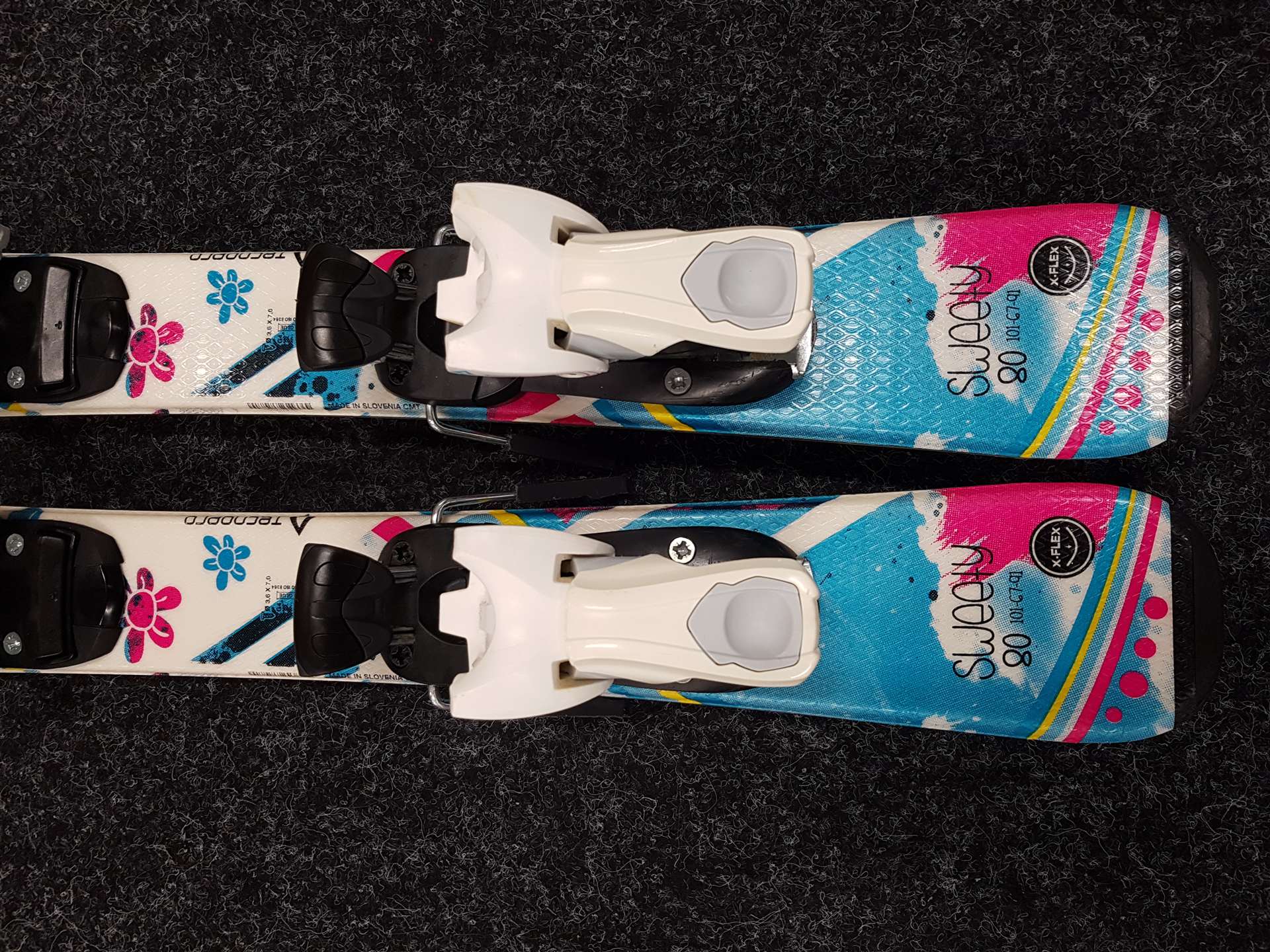 Esquís infantiles usados TECNOPRO Sweety + fijaciones Tecnopro 4.5