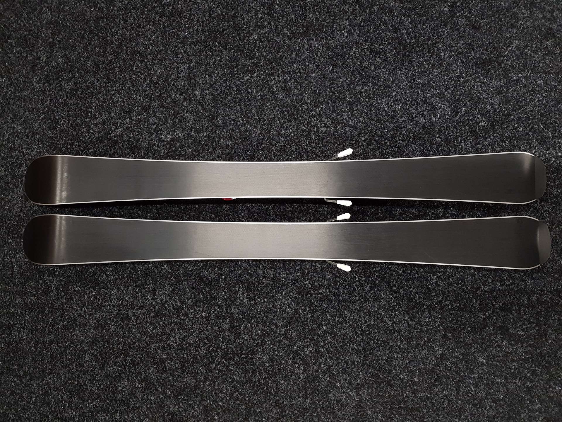 Skis ROSSIGNOL Lolita d'occasion + fixations Rosiignol Comp J