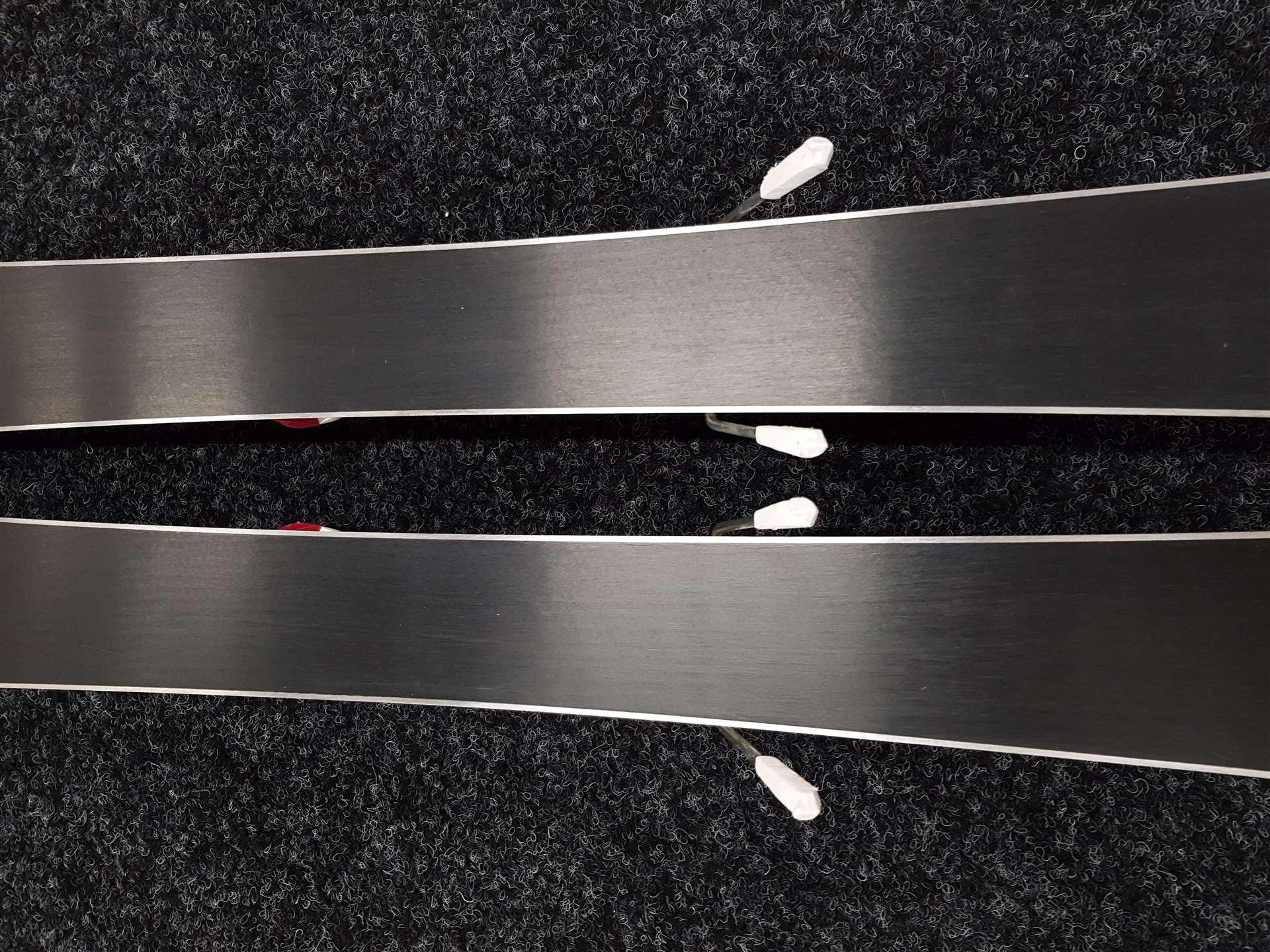 Skis ROSSIGNOL Lolita d'occasion + fixations Rosiignol Comp J