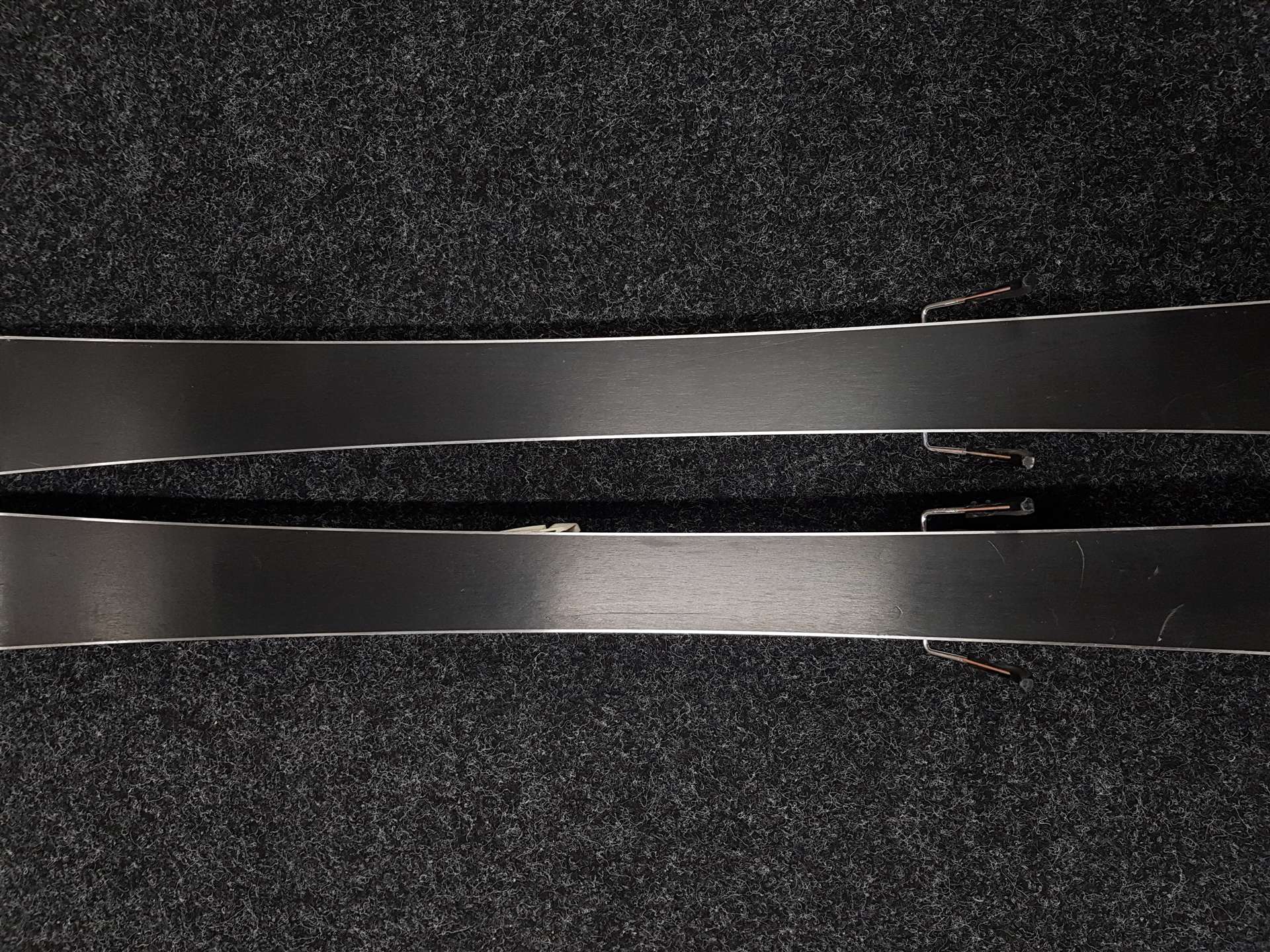 Skis enfant d'occasion BLIZZARD Brahma JR + fixations Marker 7