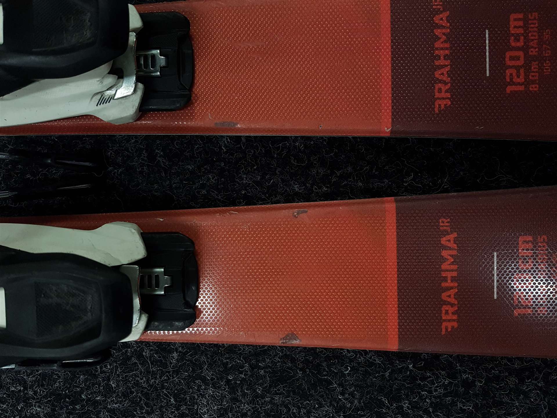 Skis enfant d'occasion BLIZZARD Brahma JR + fixations Marker 7