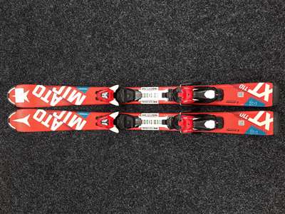 Esquís infantiles usados ATOMIC Redster XT + fijaciones Atomic XTE 045